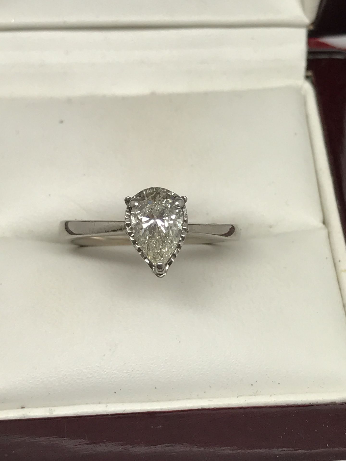 18ct GOLD PEAR SHAPED DIAMOND SOLITAIRE RING - Image 2 of 3