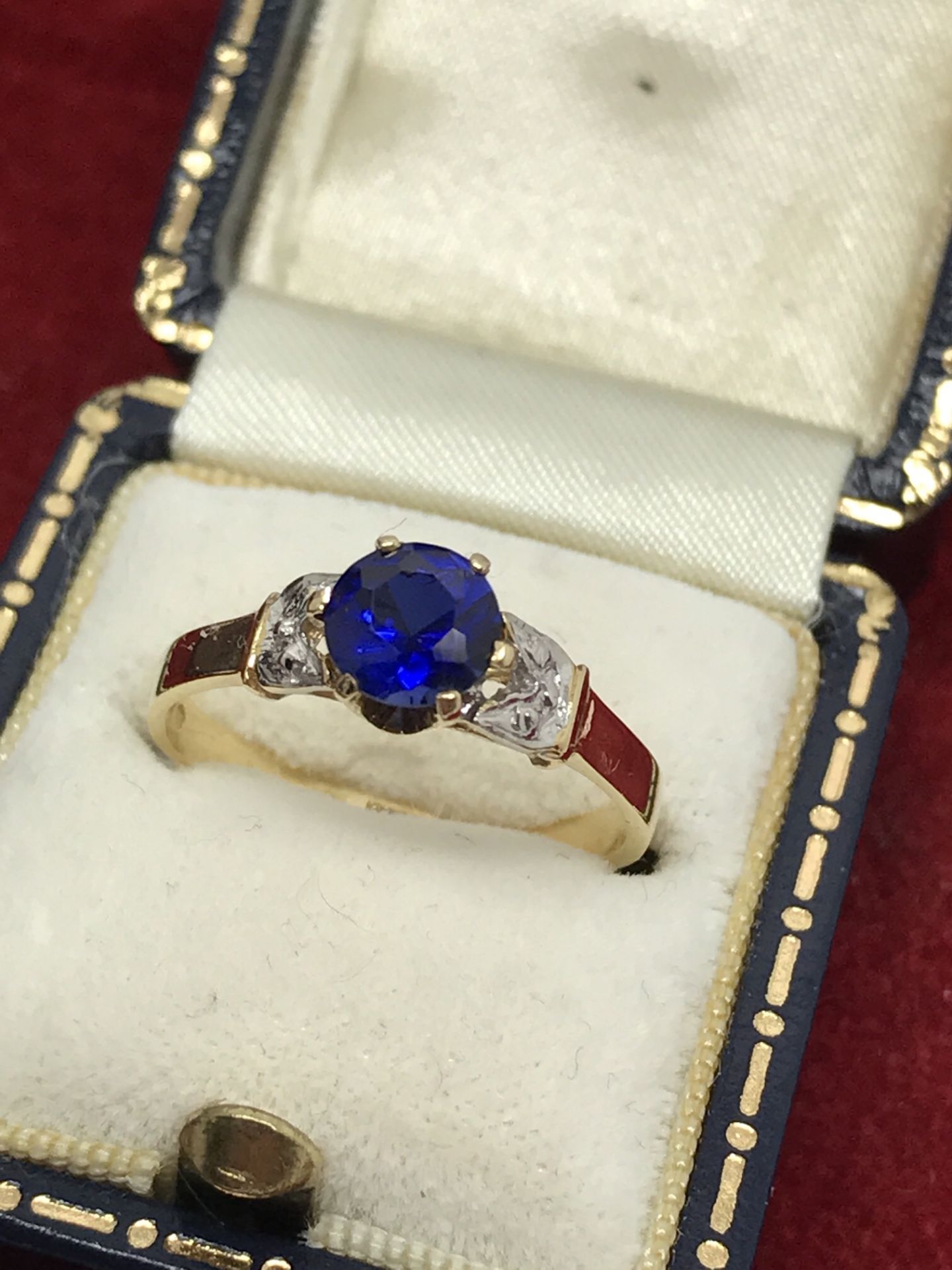 STUNNING BLUE SAPPHIRE & DIAMOND RING SET IN 18ct GOLD - Image 4 of 7