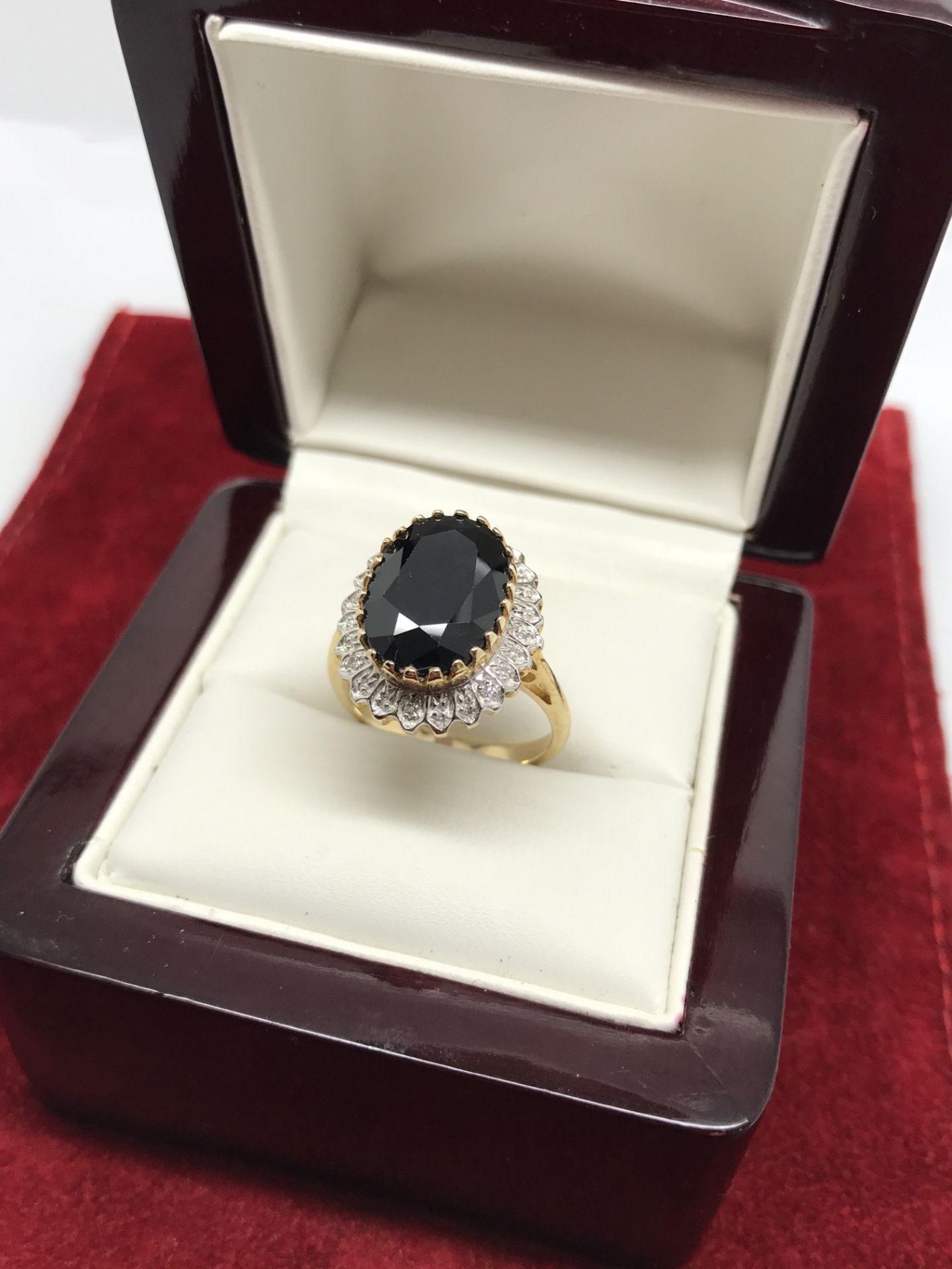 APPROX 3ct SAPPHIRE & DIAMOND RING SET IN 9ct GOLD - Image 3 of 3