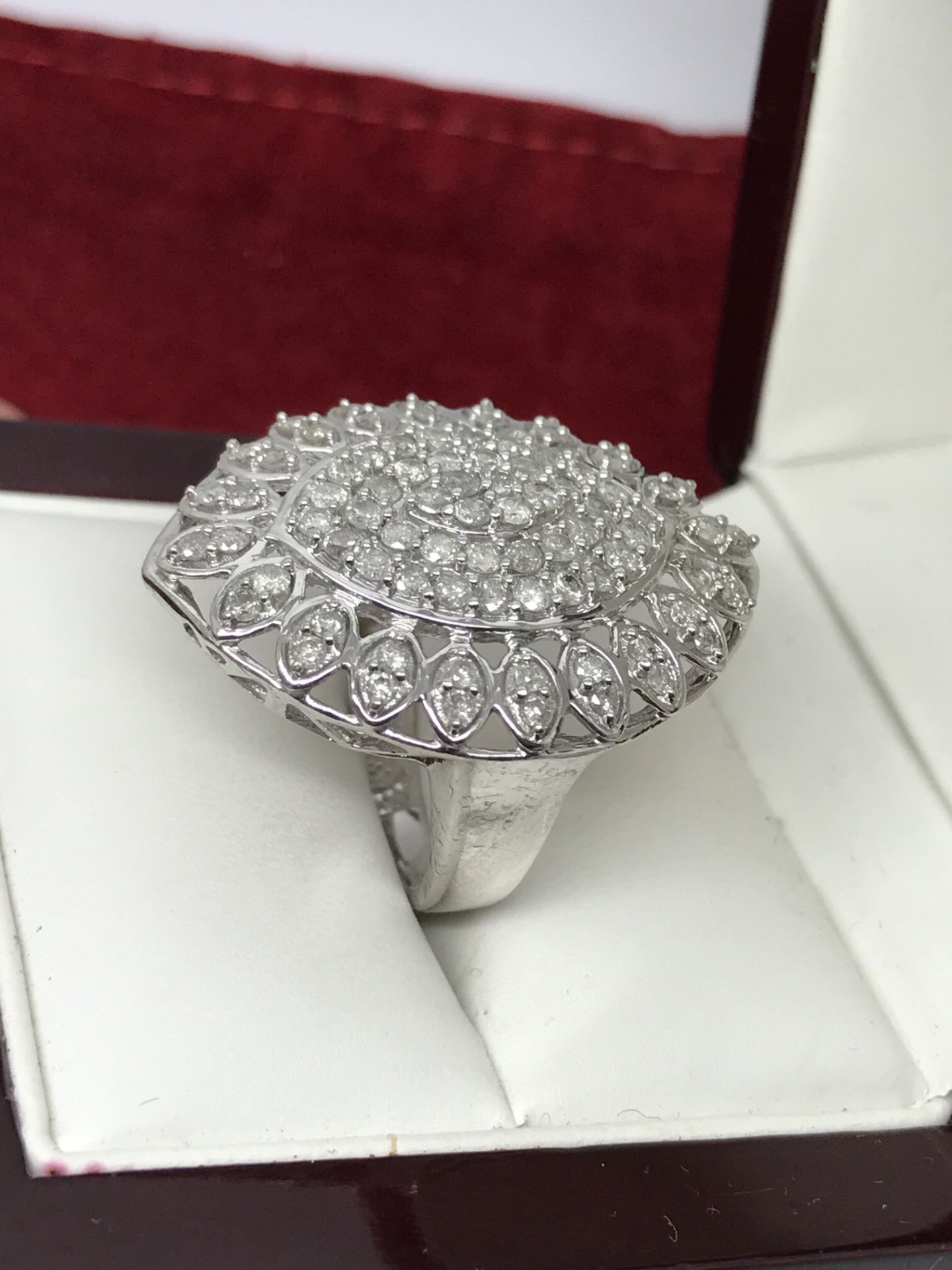 IMPRESSIVE APPROX 2.5ct DIAMOND RING SET IN 925 SILVER - Image 2 of 3