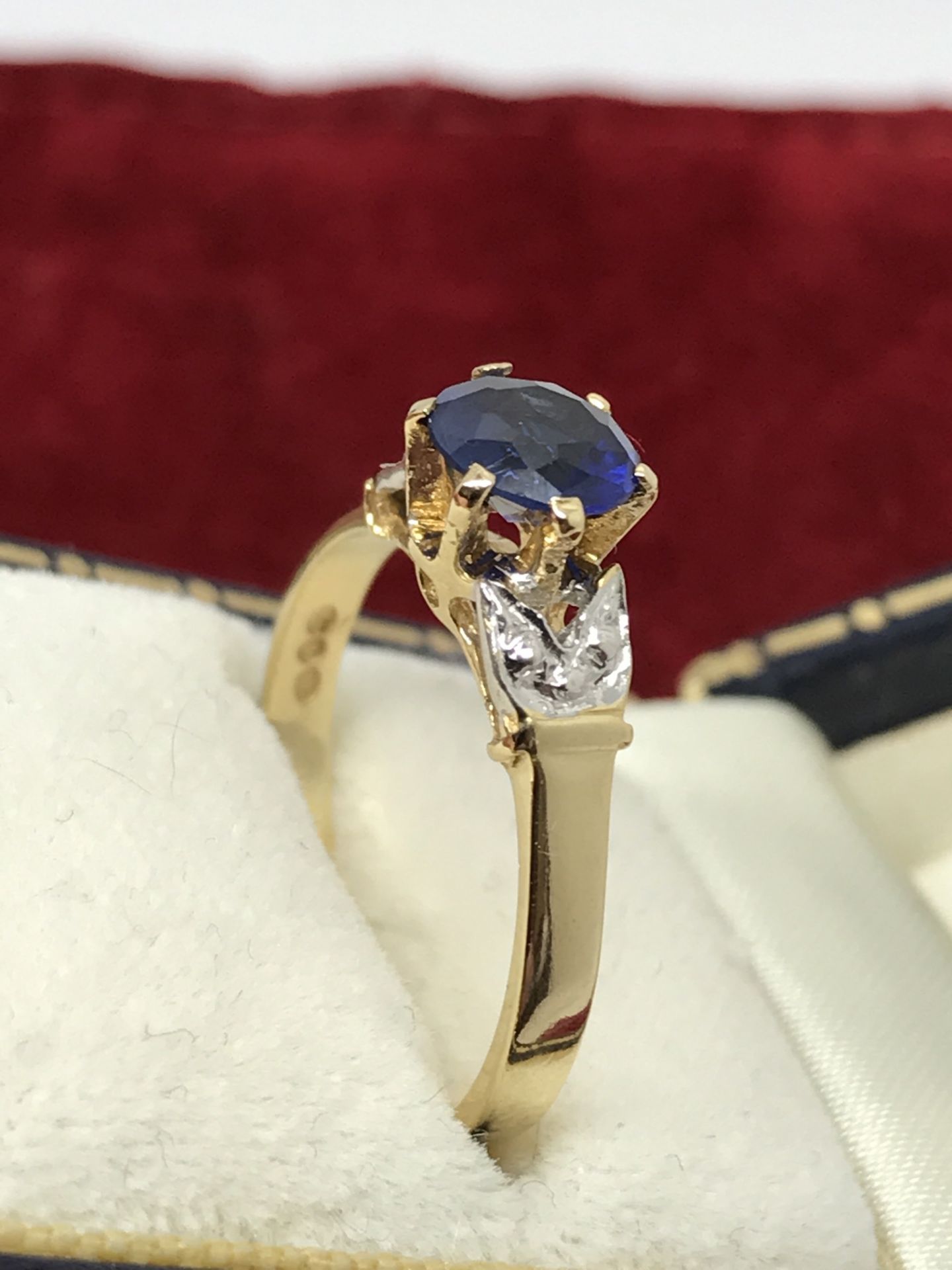 STUNNING BLUE SAPPHIRE & DIAMOND RING SET IN 18ct GOLD - Image 5 of 7