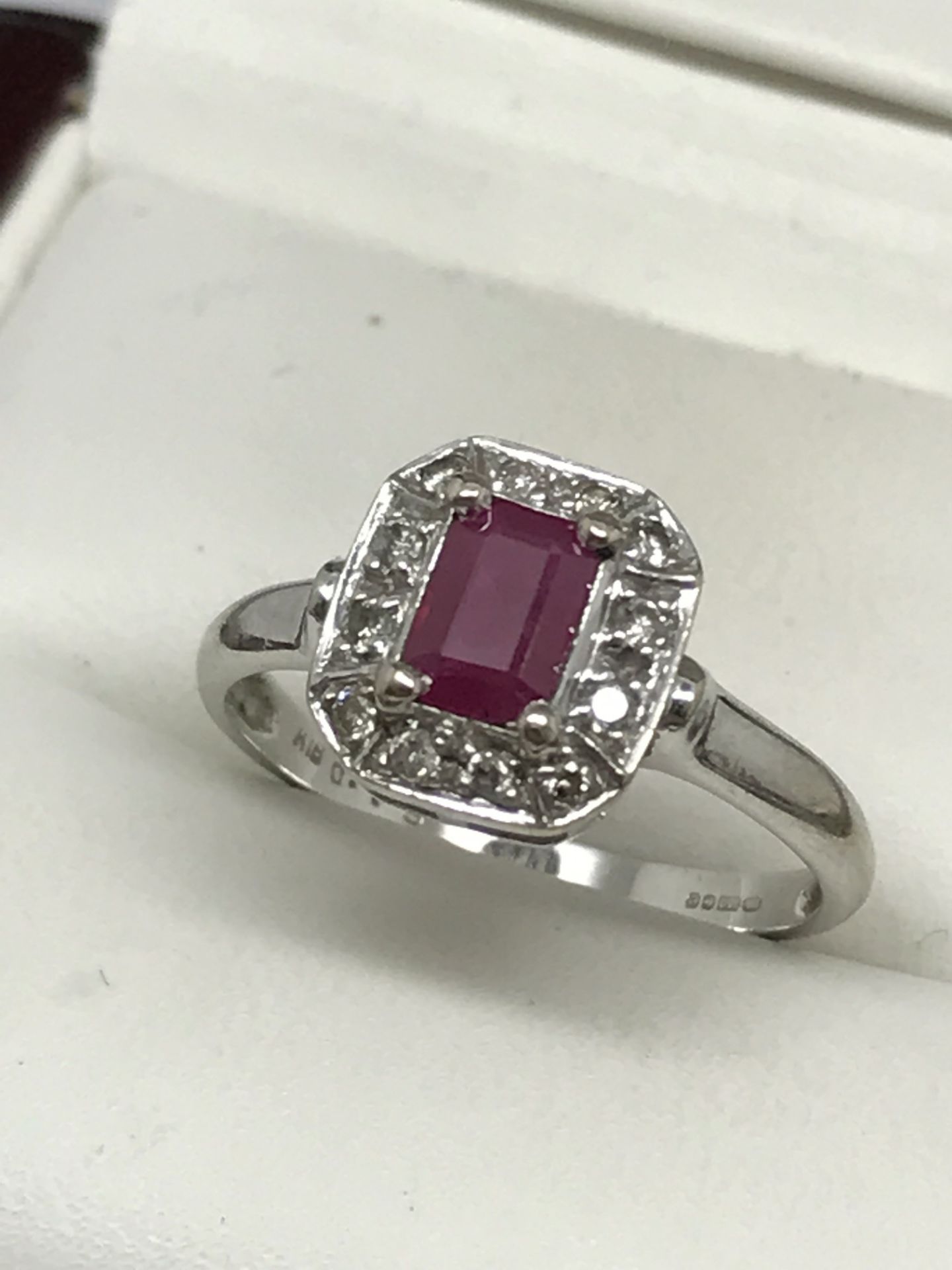 18ct WHITE GOLD RUBY & DIAMOND RING - Image 2 of 4