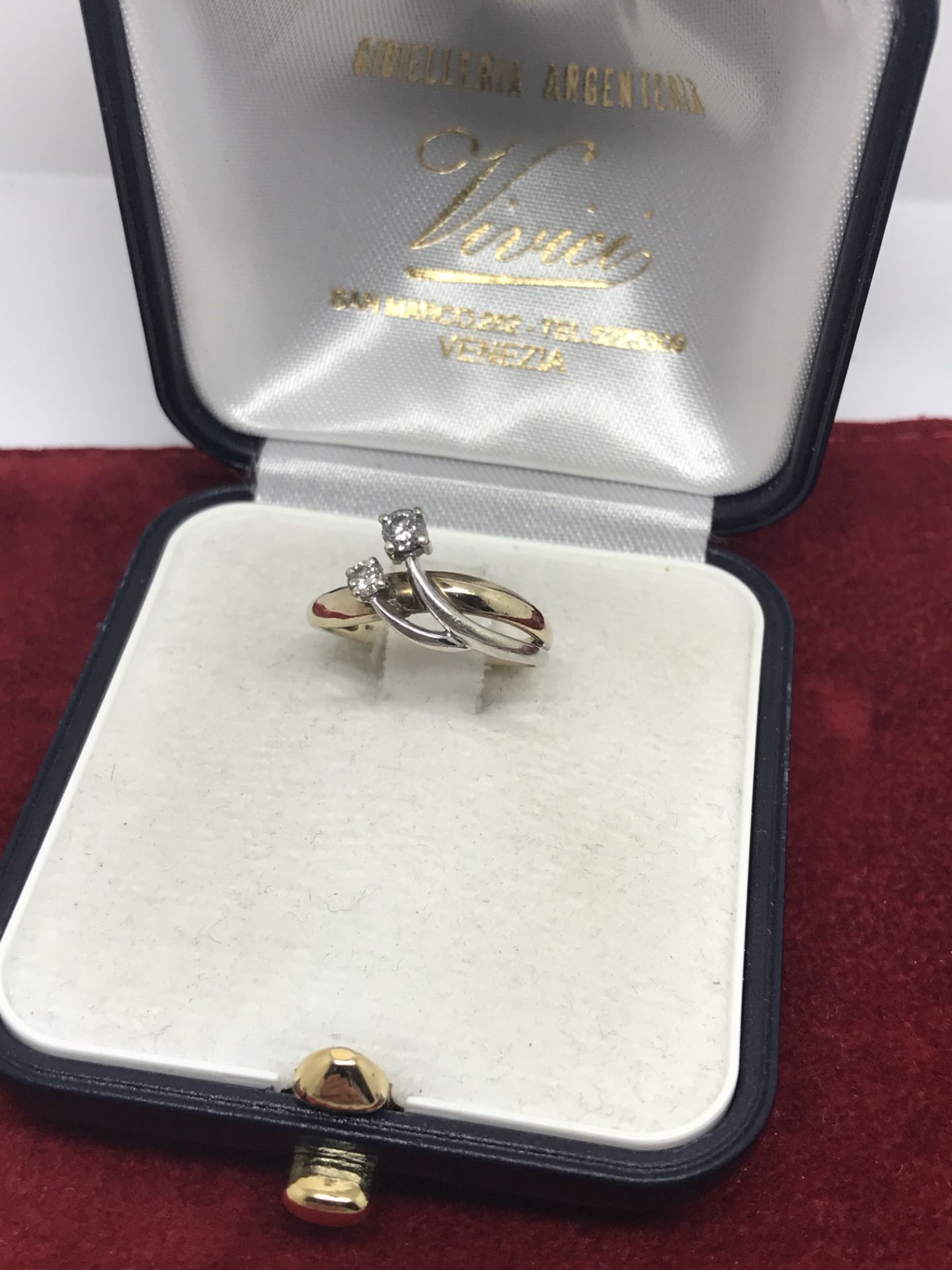 WHITE & YELLOW GOLD 2 STONE DIAMOND RING