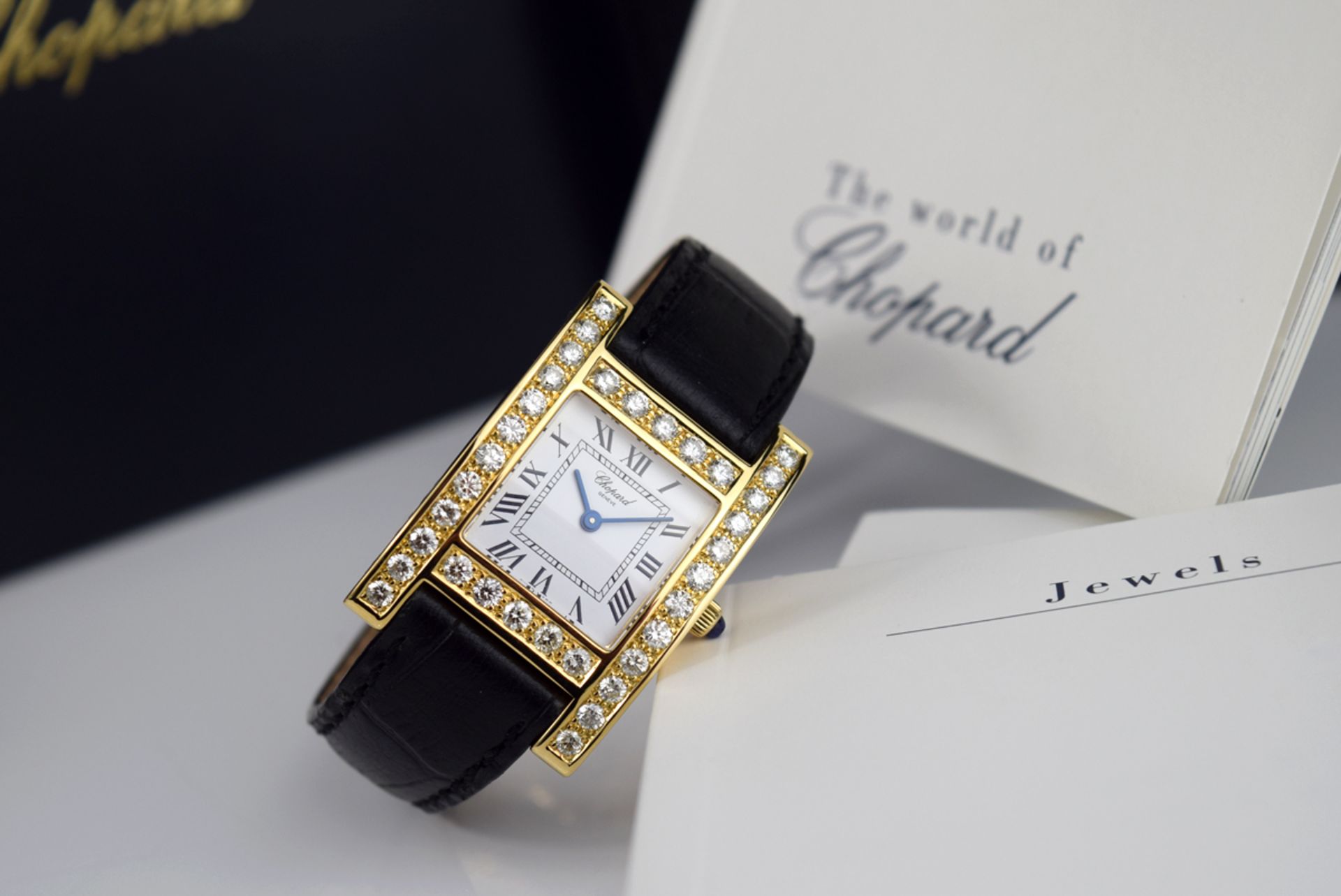 ❤ CHOPARD - DIAMOND 'H' / YOUR HOUR - 18K GOLD with DIAMOND SET CASE - Image 9 of 10