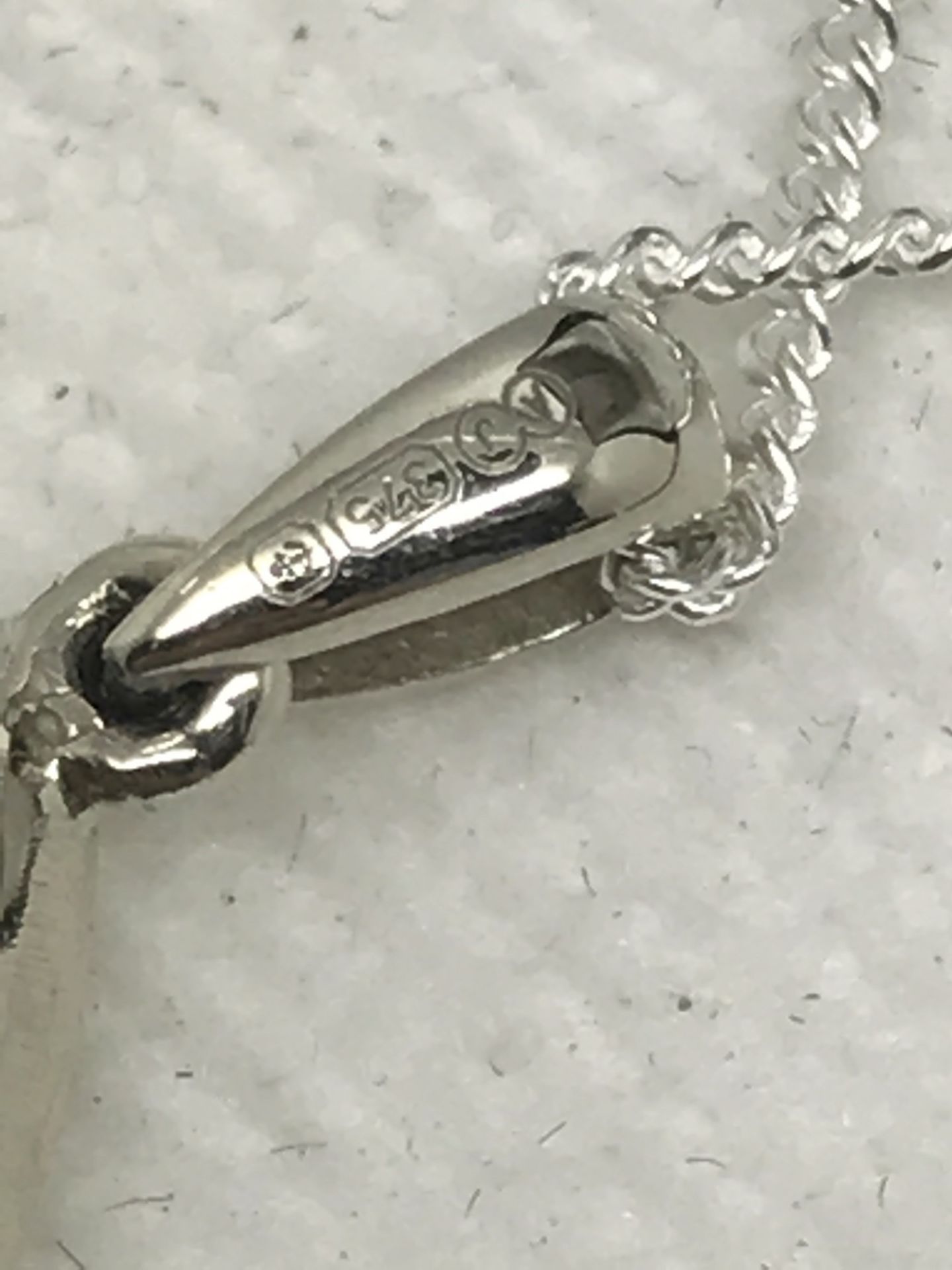 WHITE GOLD PENDANT WITH 925 SILVER CHAIN - Image 3 of 3