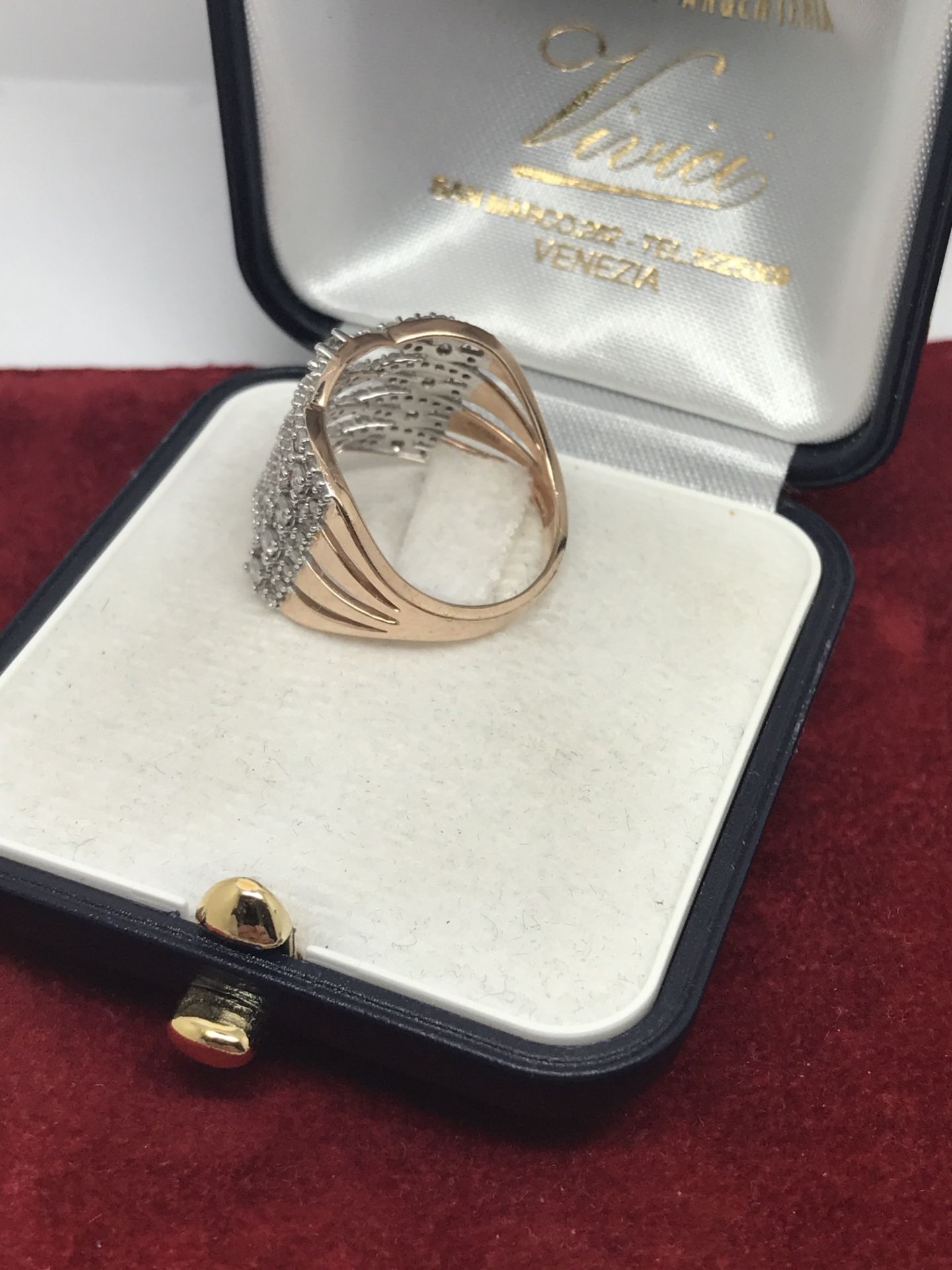 STUNNING 9ct ROSE GOLD DIAMOND RING - Image 3 of 5