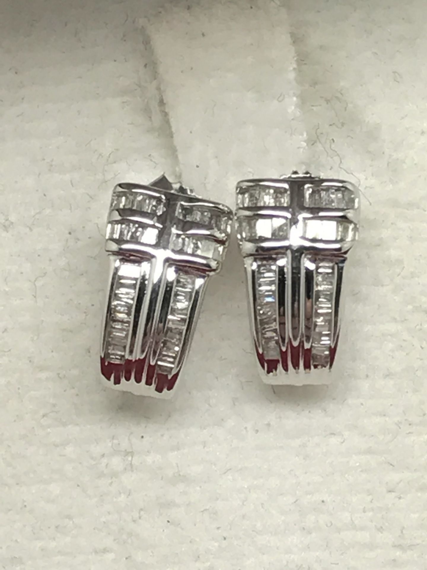 10k WHITE GOLD DIAMOND EARRINGS