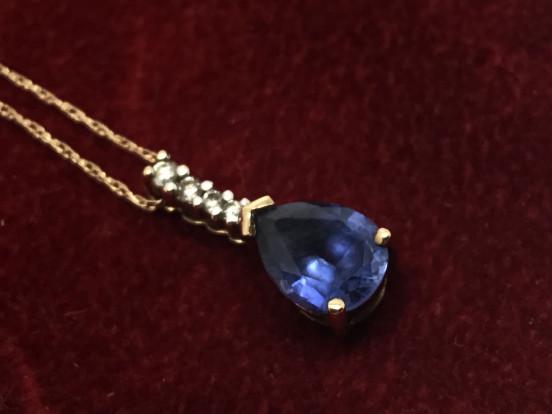 9ct GOLD SAPPHIRE & DIAMOND PENDANT & CHAIN