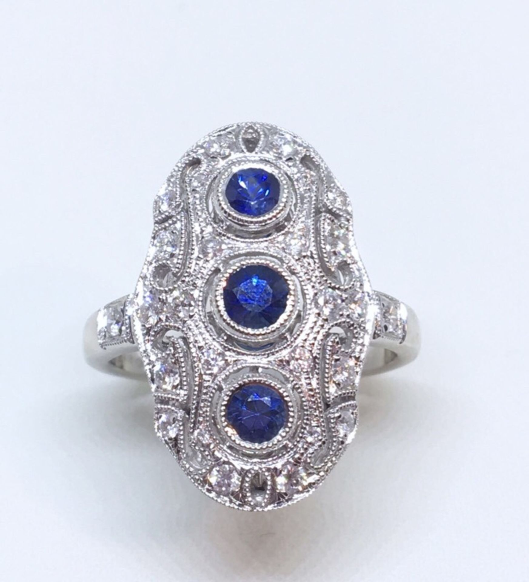 18ct GOLD SAPPHIRE & DIAMOND DECO STYLE RING - Image 4 of 4