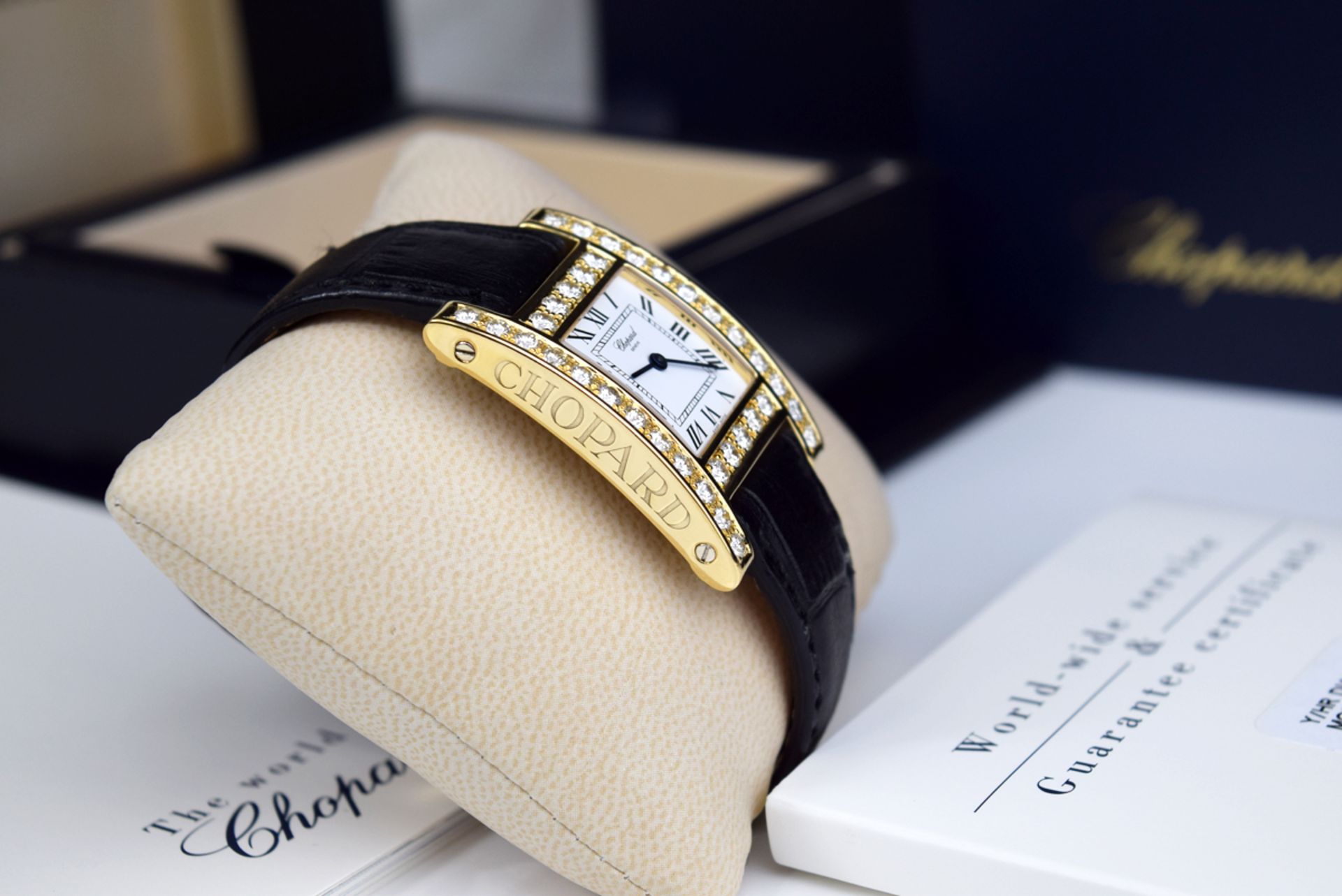 ❤ CHOPARD - DIAMOND 'H' / YOUR HOUR - 18K GOLD with DIAMOND SET CASE - Image 4 of 10