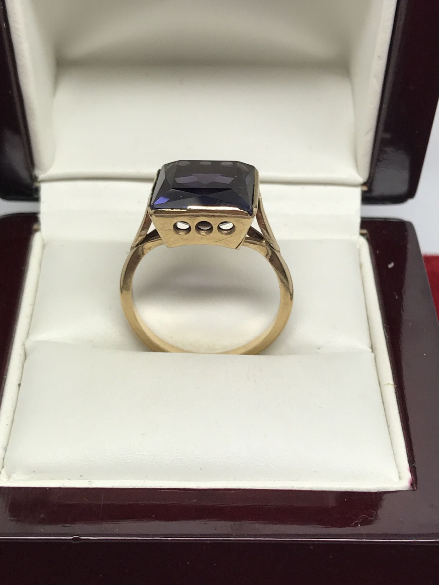 9ct GOLD ALEXANDRITE SET RING - Image 2 of 2