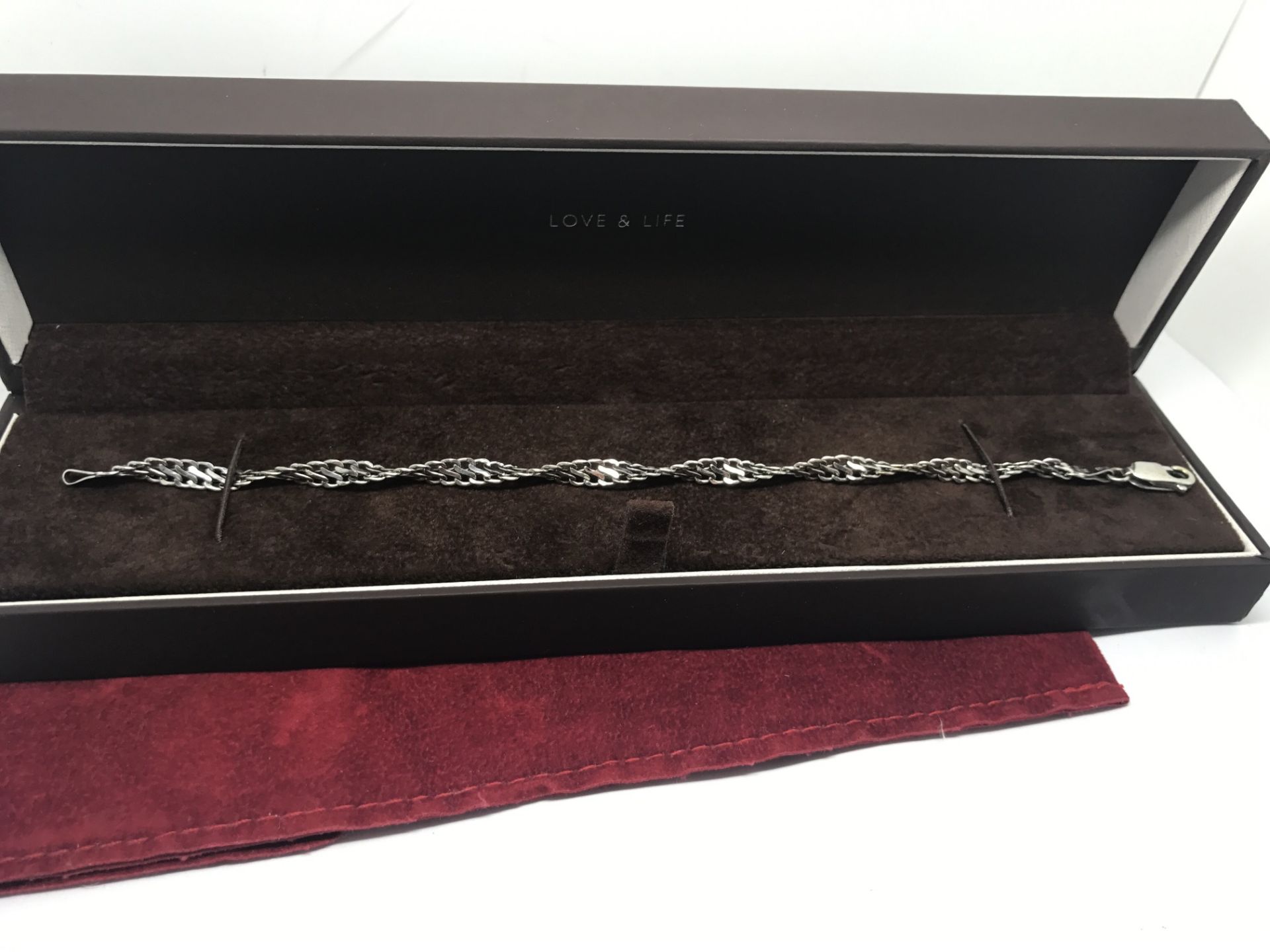 9ct WHITE GOLD BRACELET