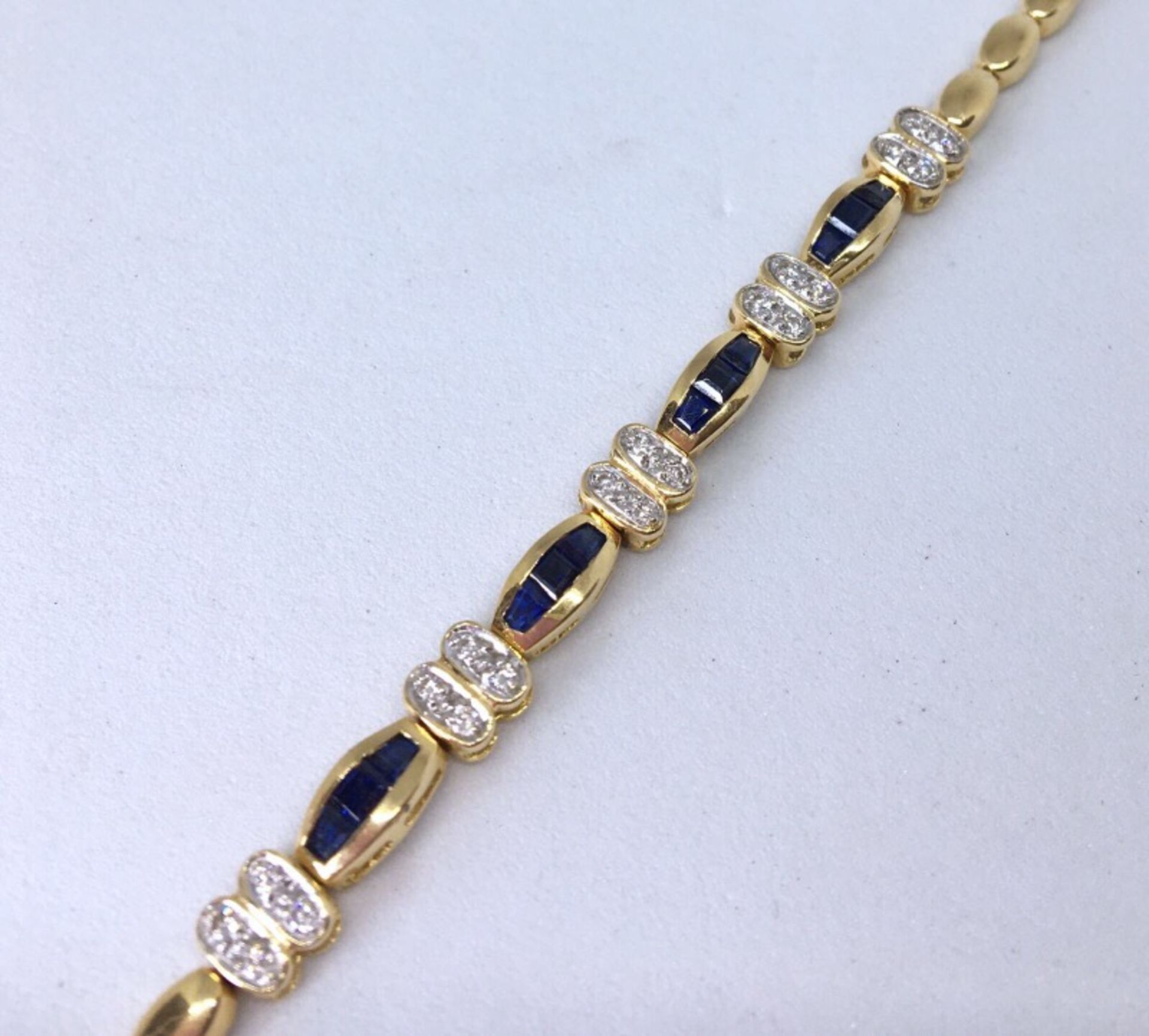 18ct GOLD DIAMOND & SAPPHIRE BRACELET - Image 3 of 4