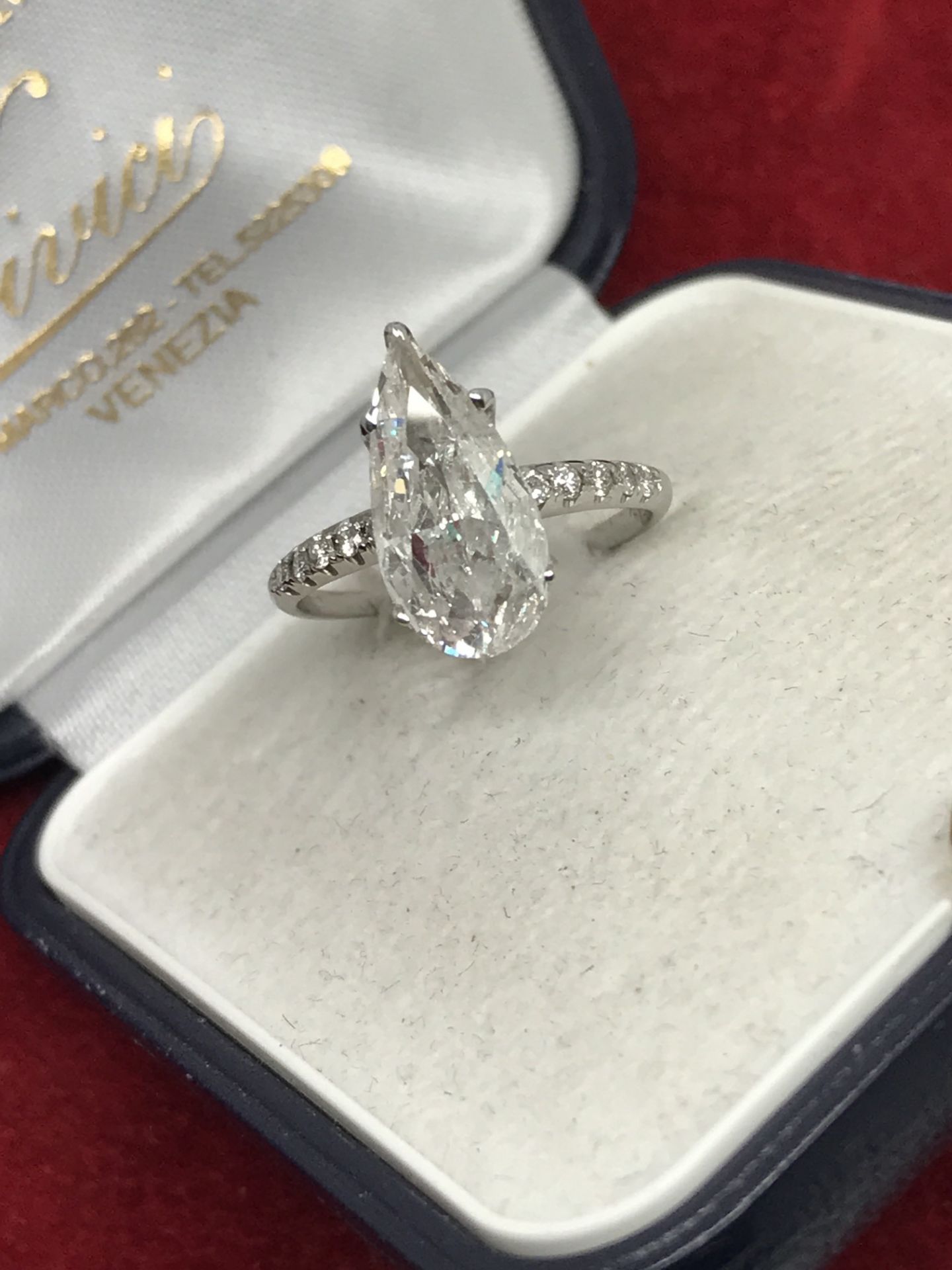 AMAZING 2.20ct DIAMOND SOLITAIRE RING SET IN WHITE GOLD **VIDEO** - Image 3 of 3