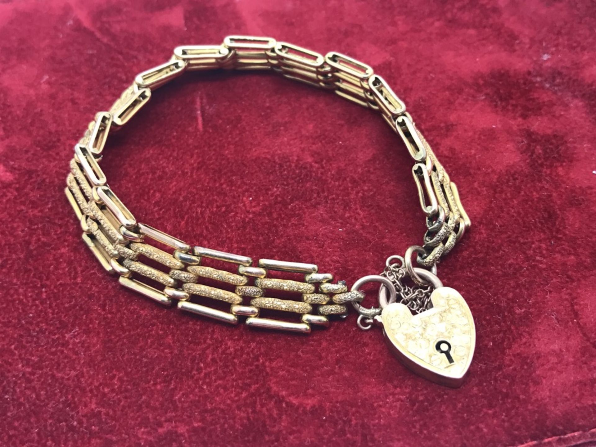 9ct / 14ct GOLD PADLOCK GATE BRACELET