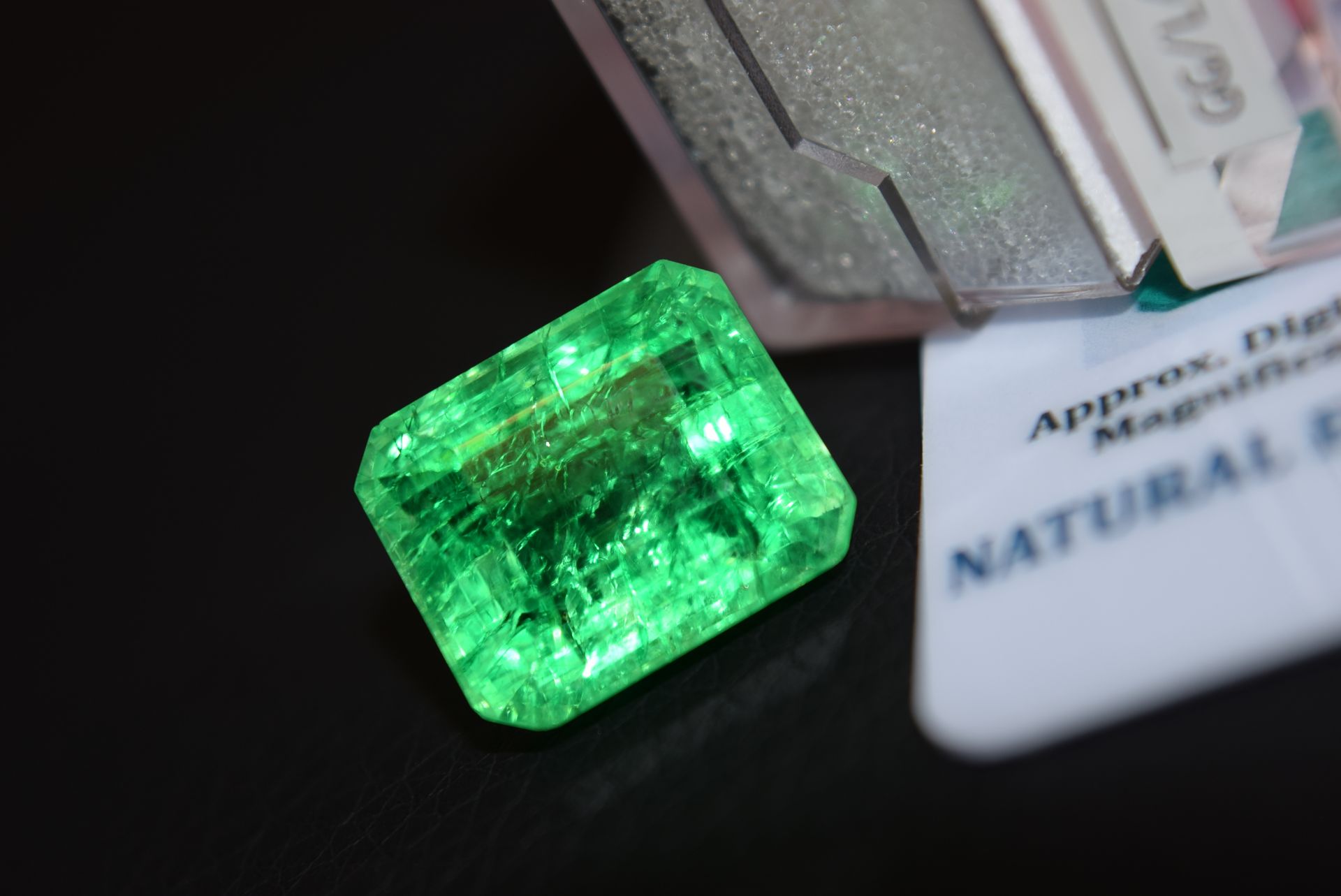 LARGE 14.32CT Emerald with Certificate Card & Laboratory Box