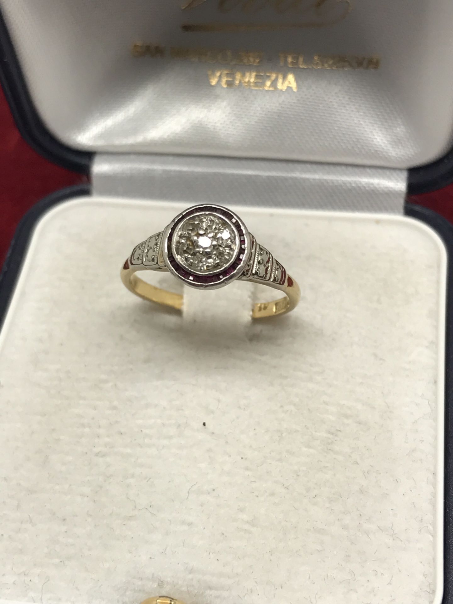 UNUSUAL VINTAGE 18ct & PLATINUM DIAMOND SET RING