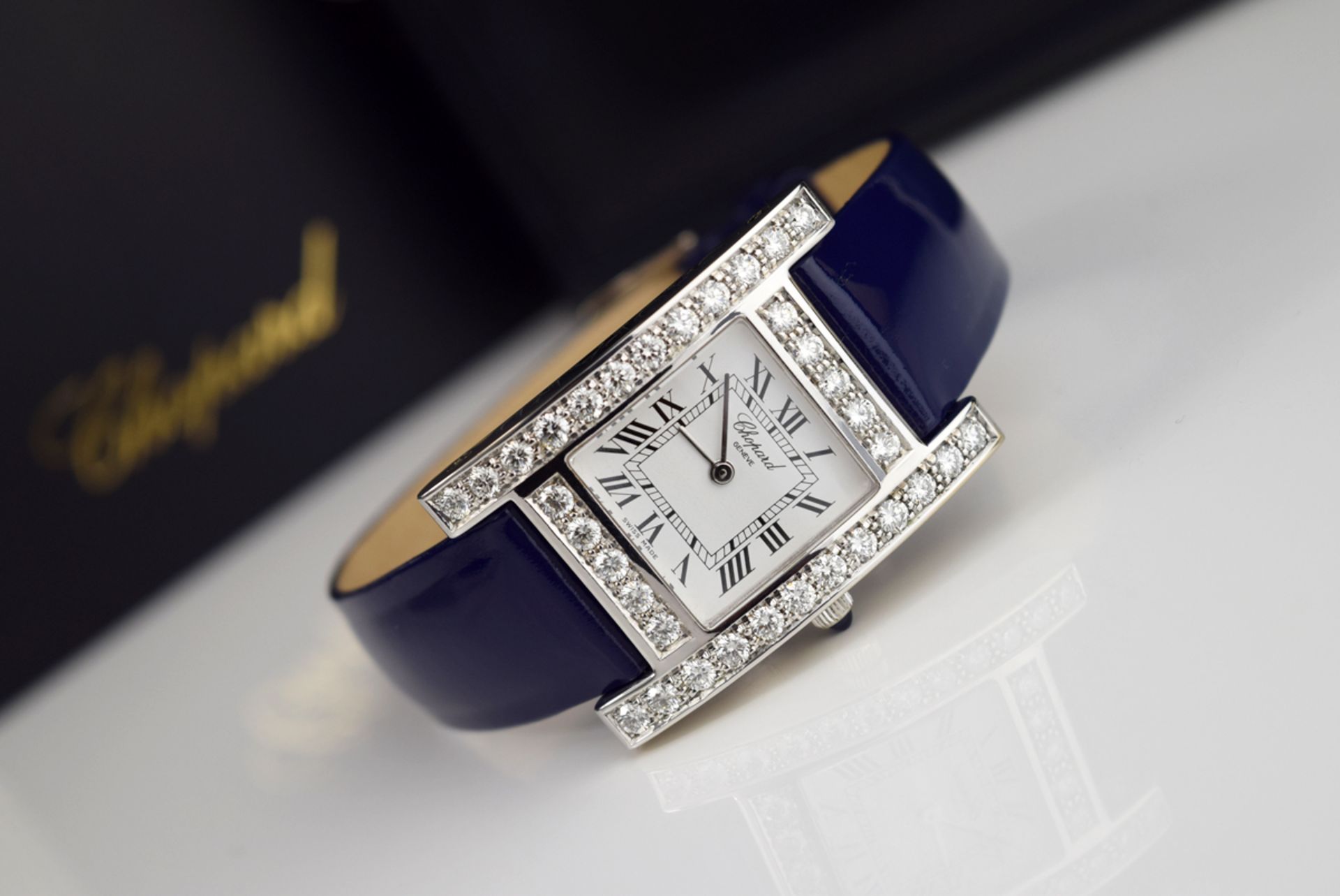 ❤ CHOPARD - DIAMOND 'H' / YOUR HOUR - 18K WHITE GOLD WITH DIAMOND SET CASE - Image 5 of 12