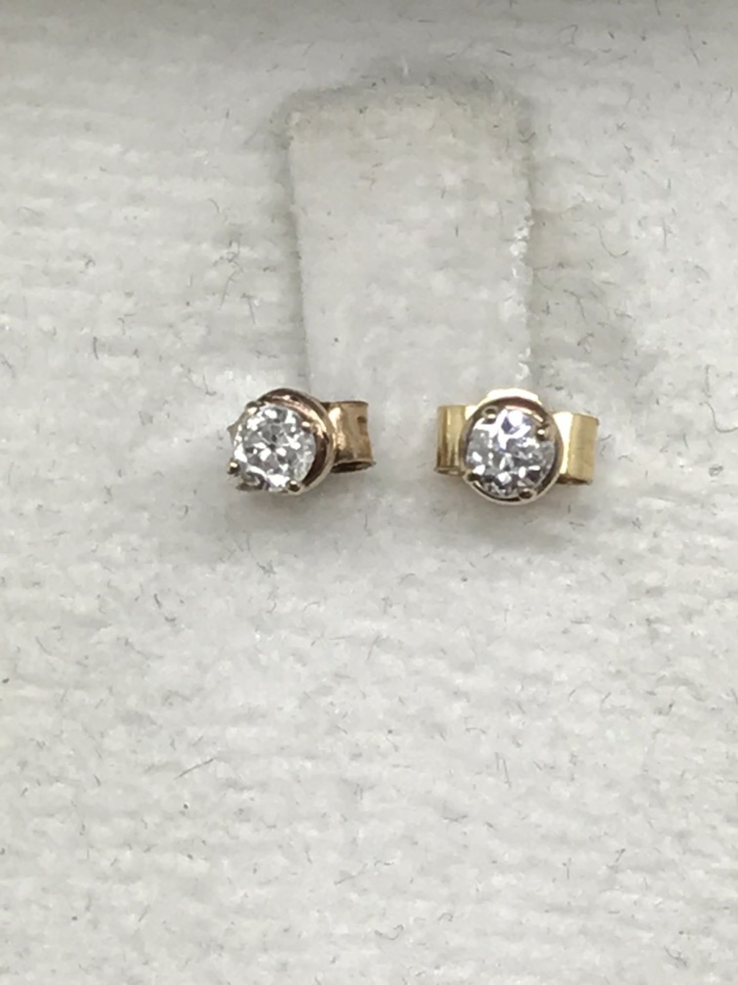 9ct GOLD DIAMOND STUD EARRINGS - Image 2 of 2