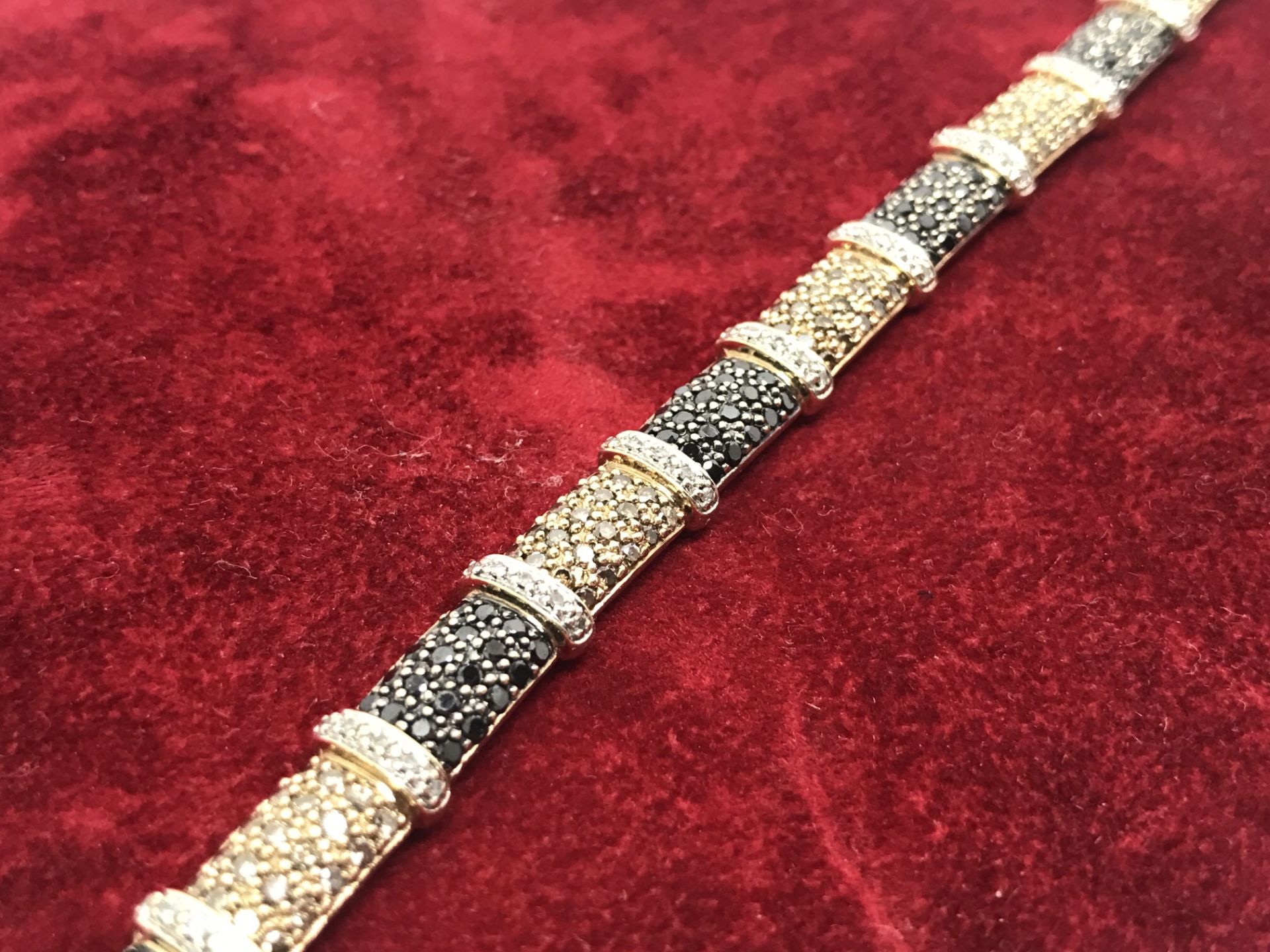 5.22ct 3 COLOUR DIAMOND BRACELET SET IN YELLOW METAL (TESTED AS 14ct GOLD) - Image 2 of 6
