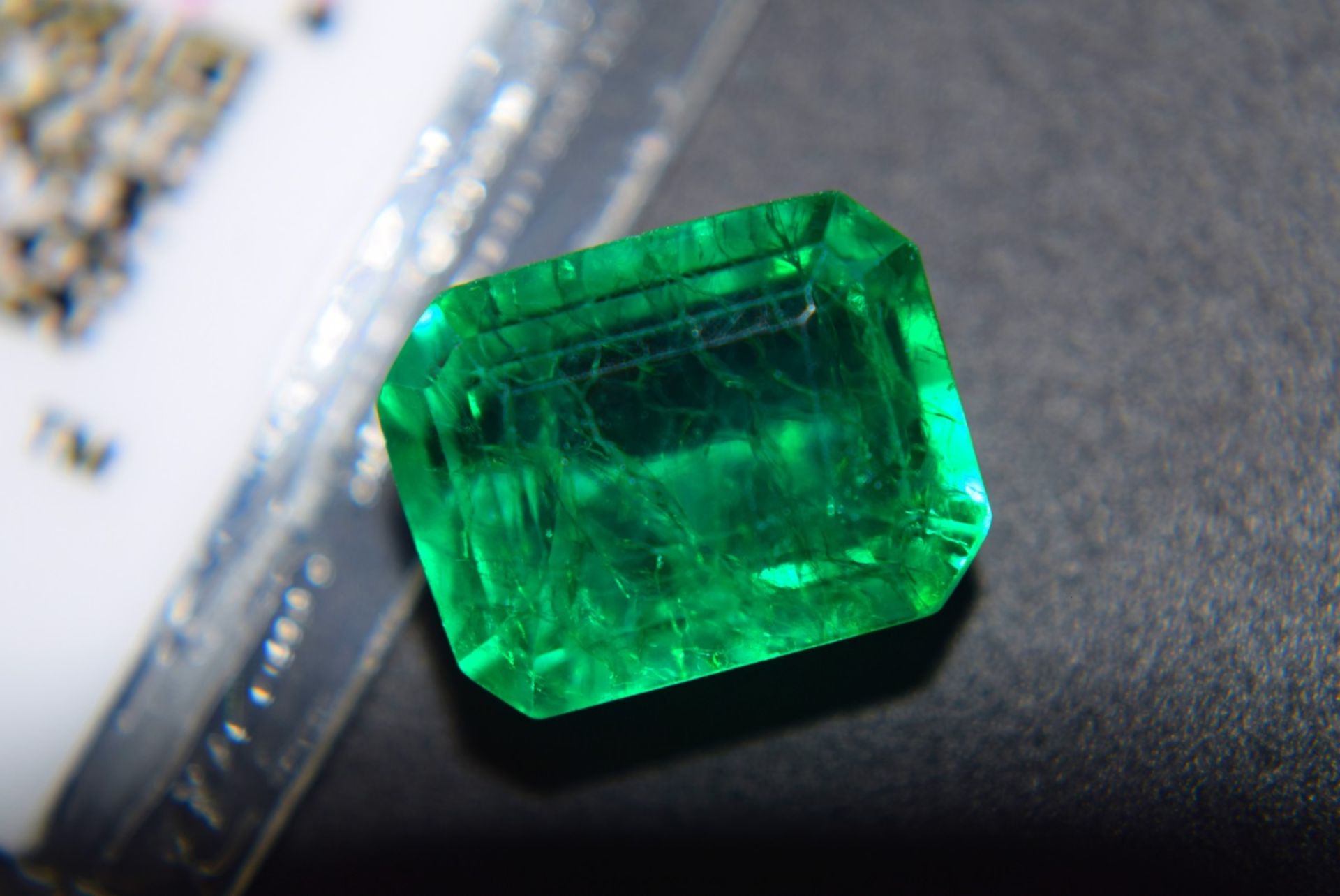 LARGE 12.40CT Natural Emerald with Certificate Card & Laboratory Box