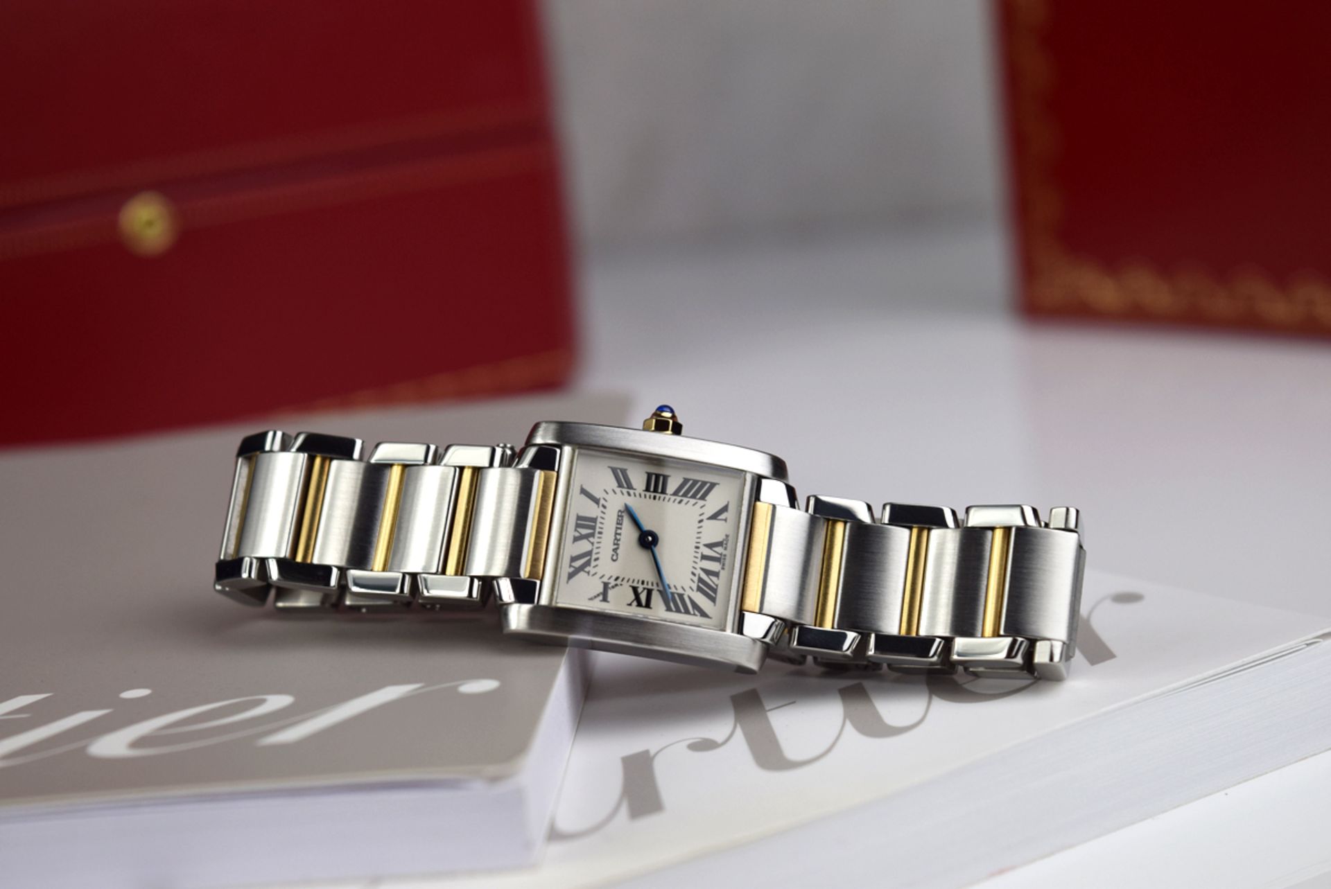 CARTIER - 18K GOLD & STEEL 'TANK FRANCAISE' - ROMAN NUMERAL DIAL - Image 5 of 10