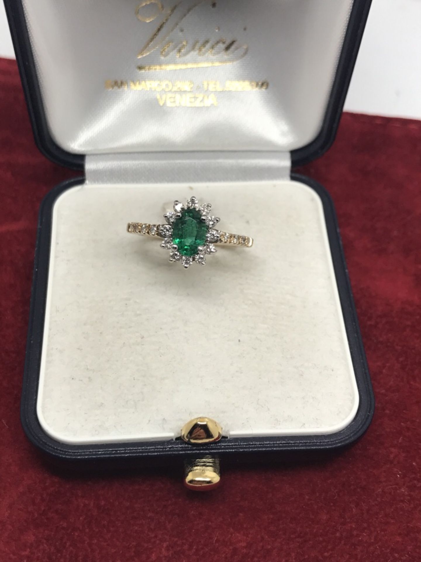 14ct EMERALD & DIAMOND CLUSTER RING 0.75ct EMERALD & 0.50ct DIA