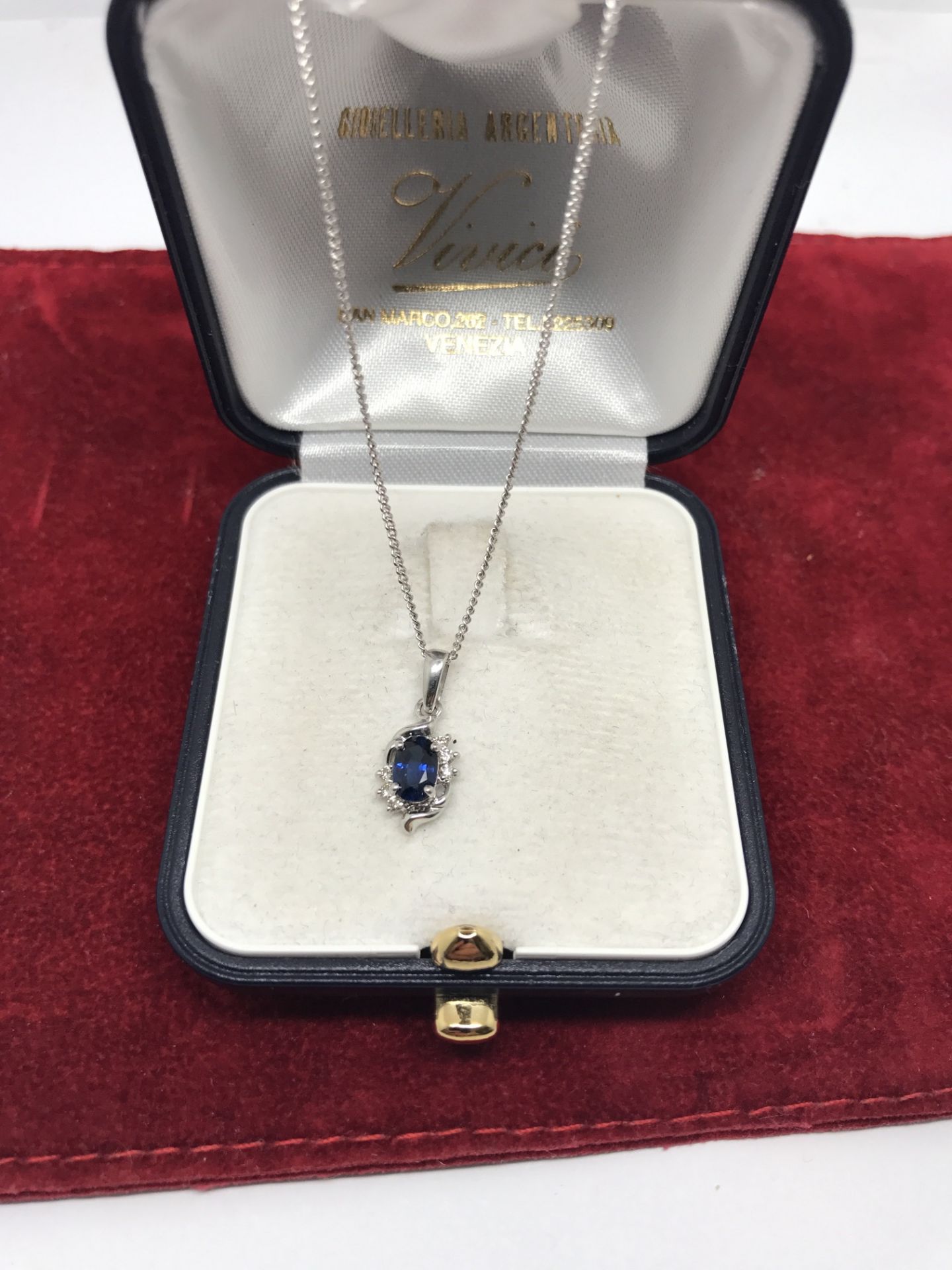 18ct WHITE GOLD BLUE SAPPHIRE & DIAMOND PENDANT & CHAIN