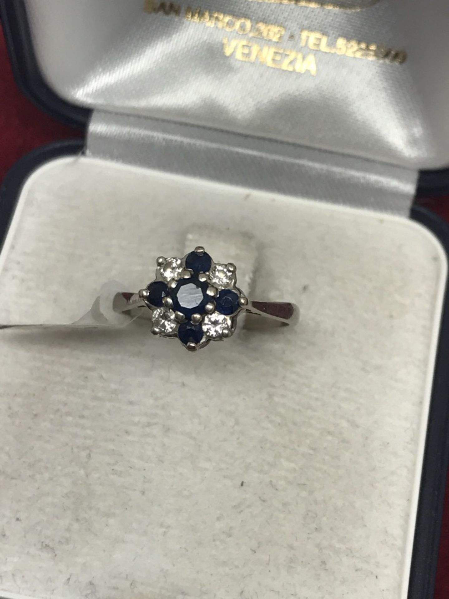 18ct GOLD SAPPHIRE & DIAMOND CLUSTER RING