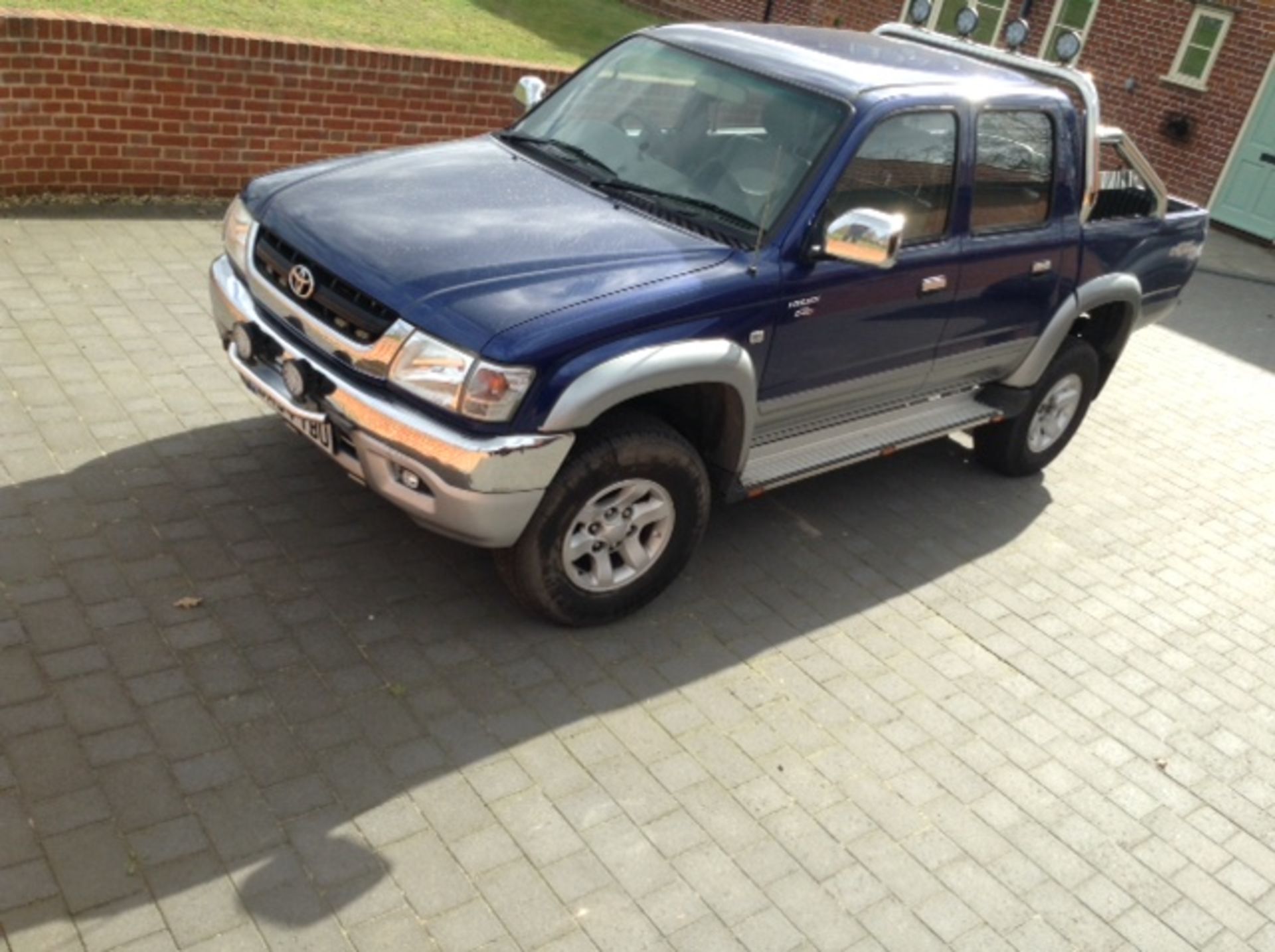 Toyota hilux double cab auto 3.0 diesel mot March 19 recent cam belt - Image 2 of 4