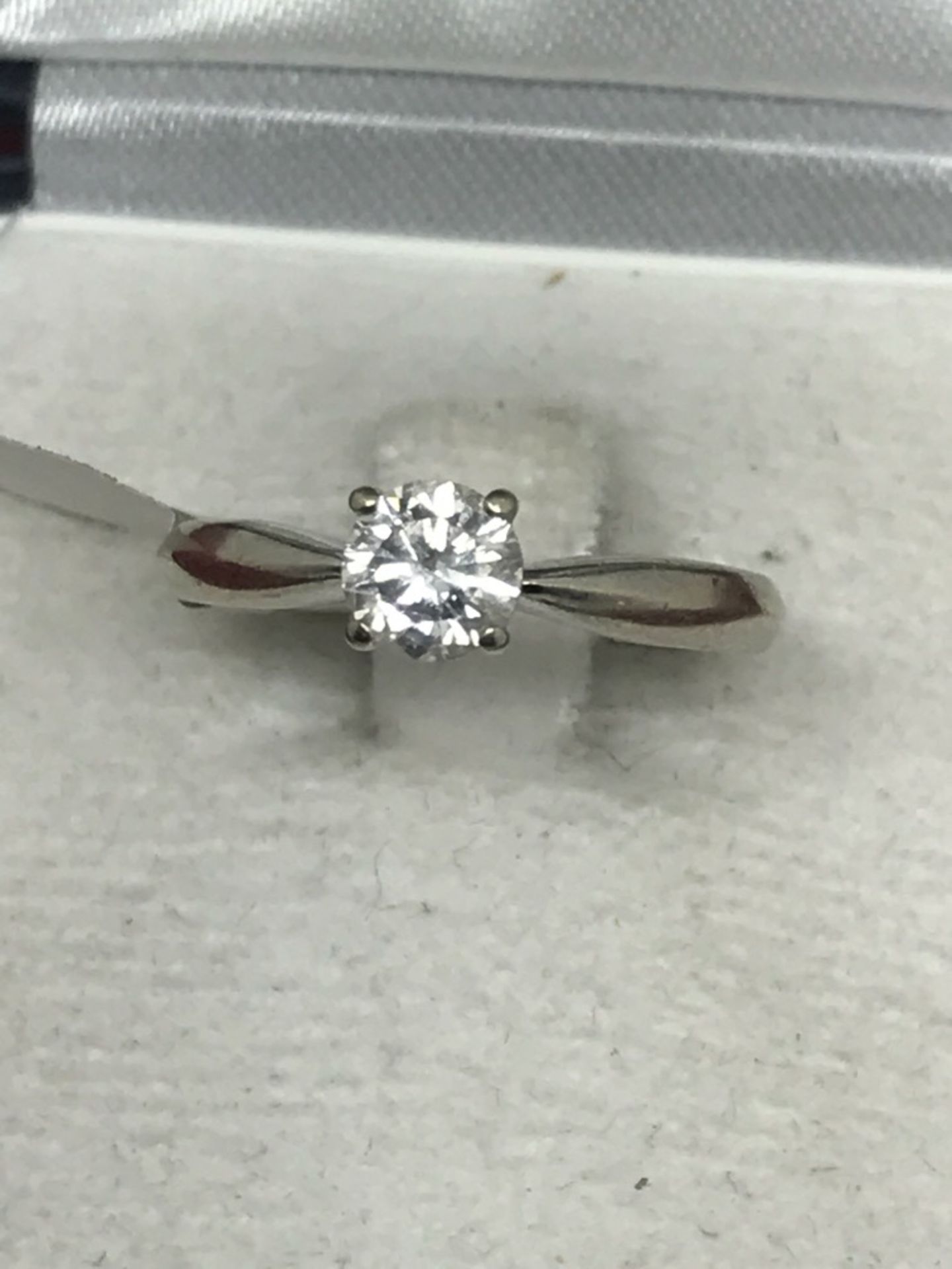 18ct WHITE GOLD 0.60ct DIAMOND SOLITAIRE RING
