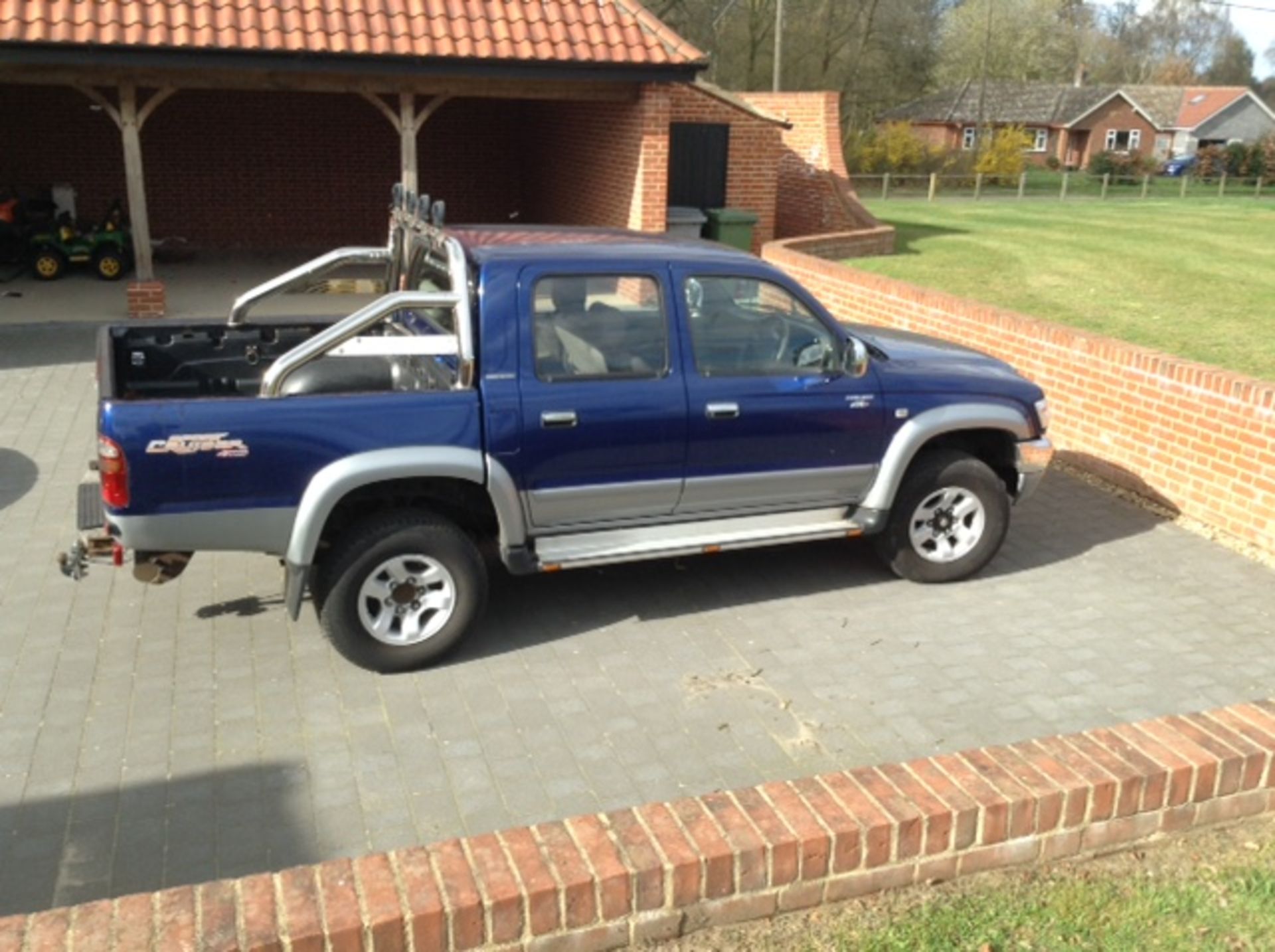 Toyota hilux double cab auto 3.0 diesel mot March 19 recent cam belt - Image 4 of 4