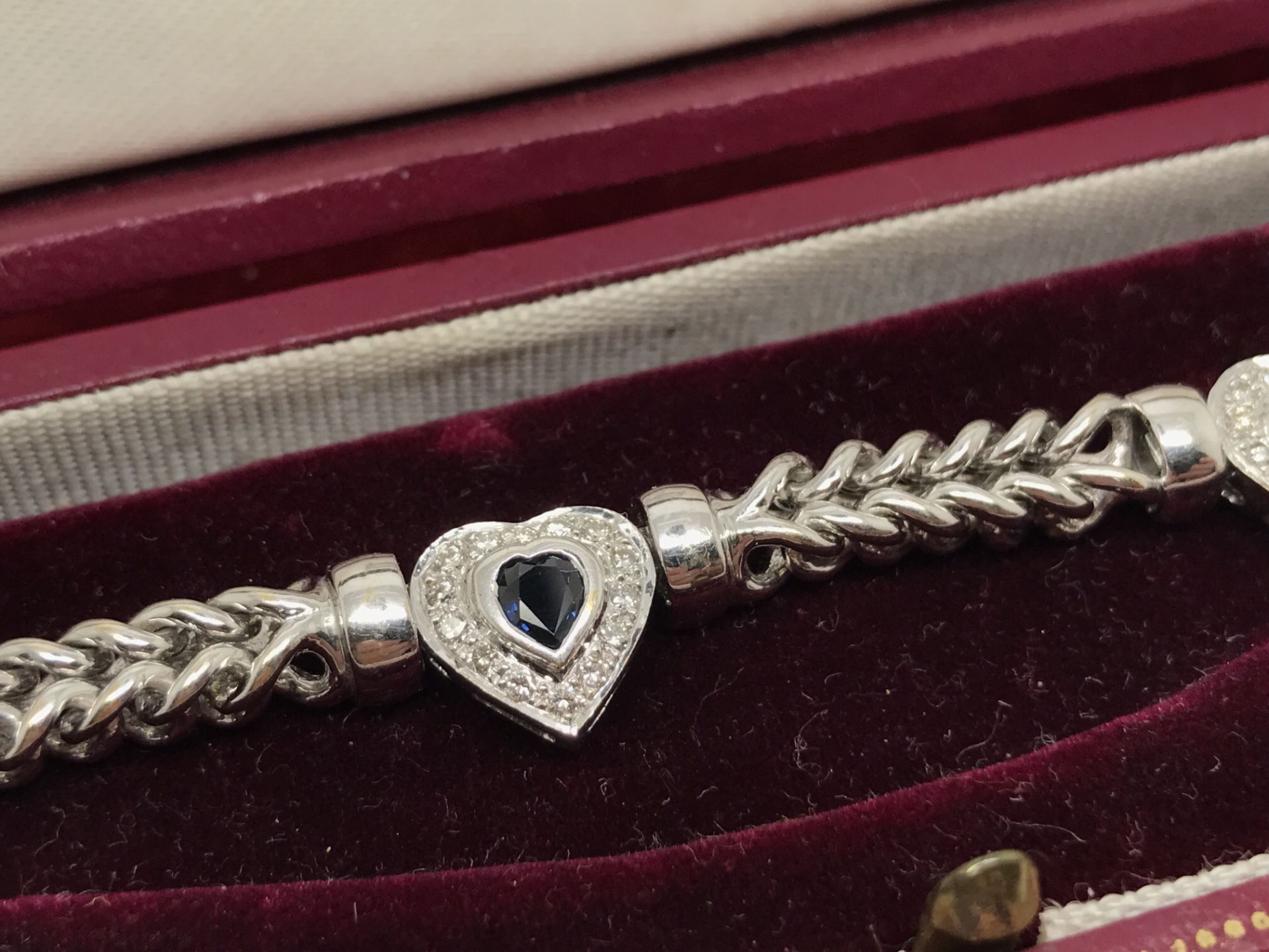 FINE QUALITY 18ct WHITE GOLD HEART BLUE SAPPHIRE & DIAMOND BRACELET APPROX 35 GRAMS - Image 3 of 3