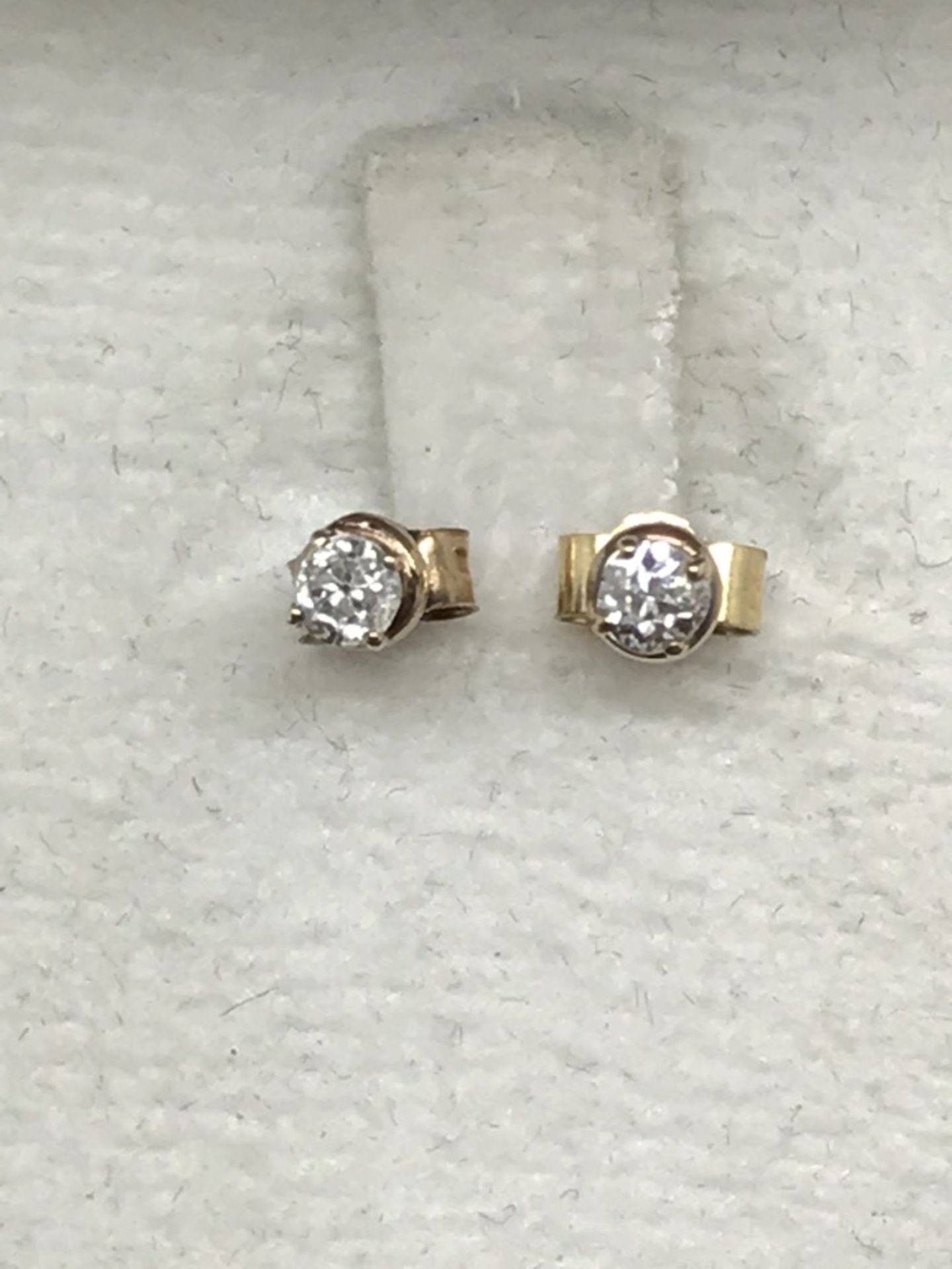 9ct GOLD DIAMOND STUD EARRINGS