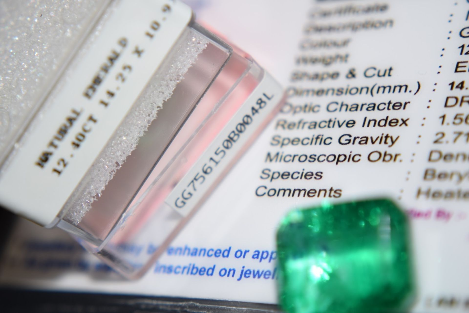 LARGE 12.40CT Natural Emerald with Certificate Card & Laboratory Box - Image 3 of 3