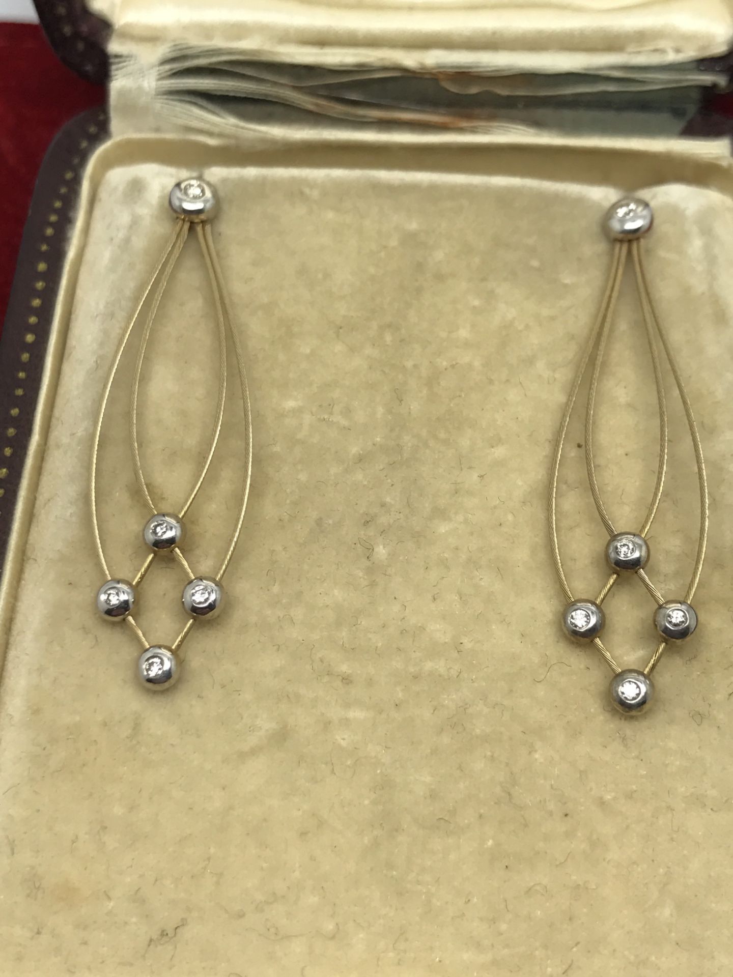 FINE 18ct GOLD DIAMOND DROP EARRINGS - Image 3 of 5