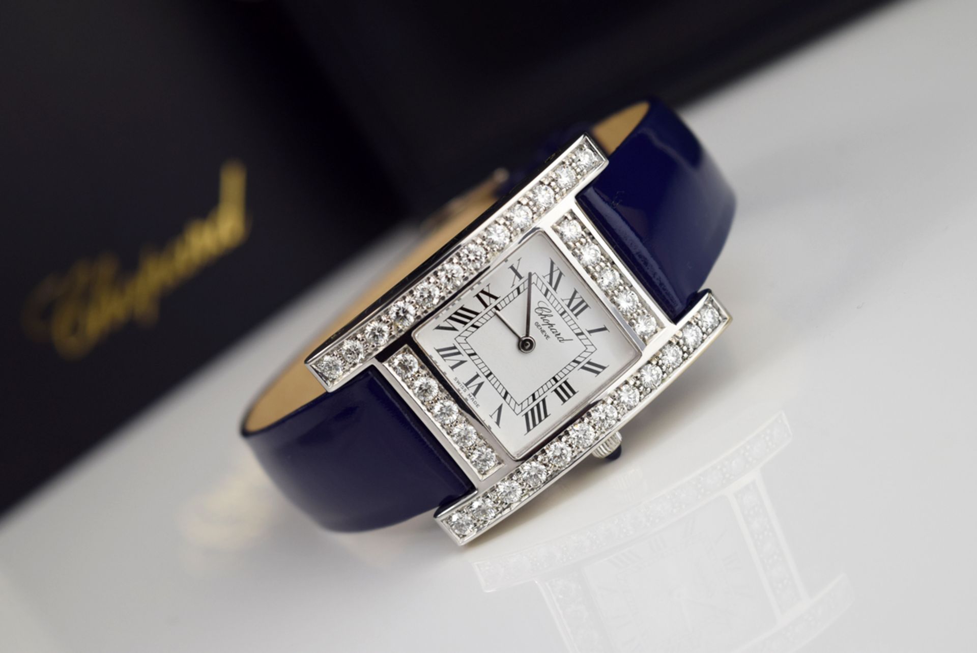 ❤ CHOPARD - DIAMOND 'H' / YOUR HOUR - 18K WHITE GOLD WITH DIAMOND SET CASE - Image 6 of 12