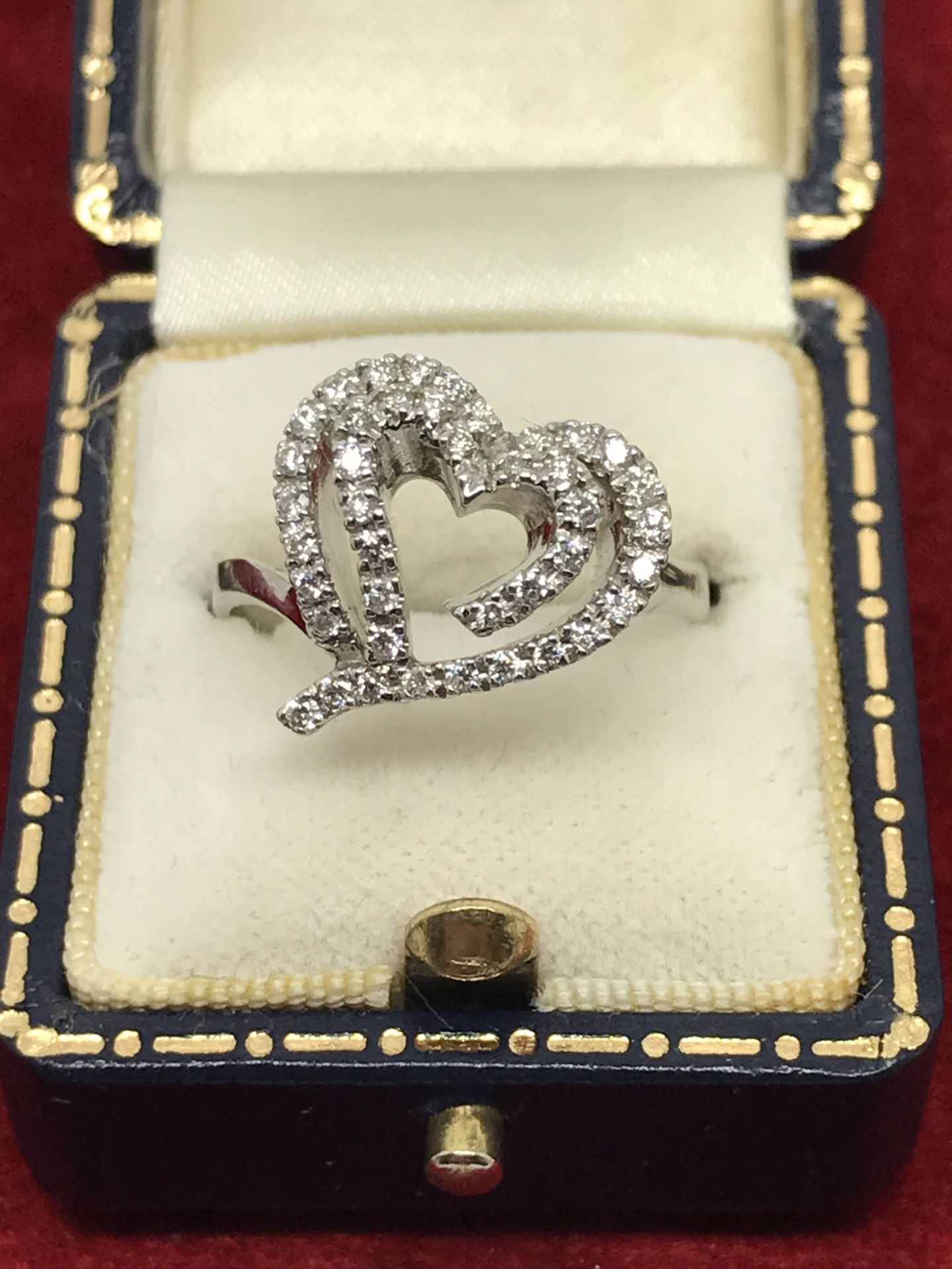 FINE DIAMOND SET HEART RING IN WHITE METAL TESTED AS 18ct GOLD