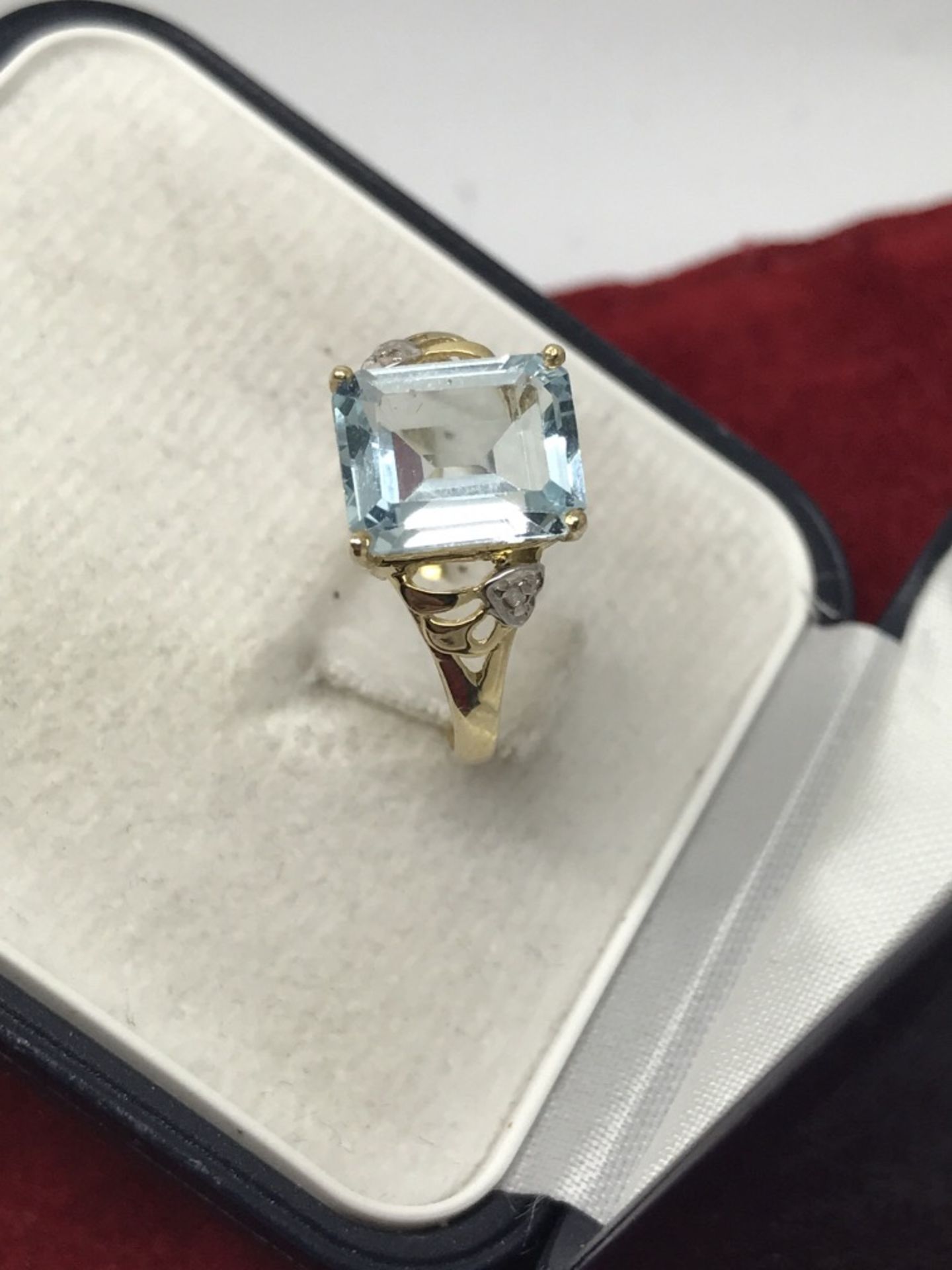 9ct GOLD BLUE TOPAZ & DIA RING - Image 2 of 2
