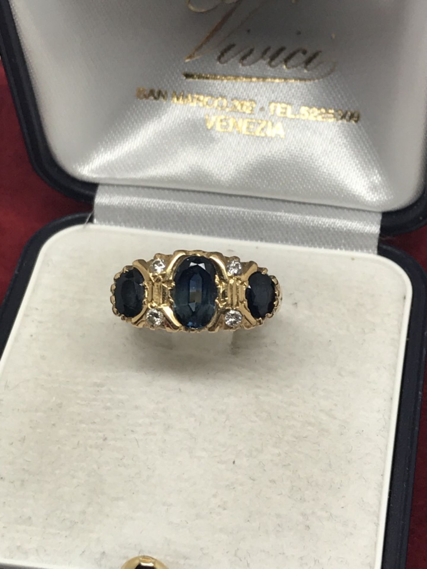 18ct SAPPHIRE & DIAMOND RING