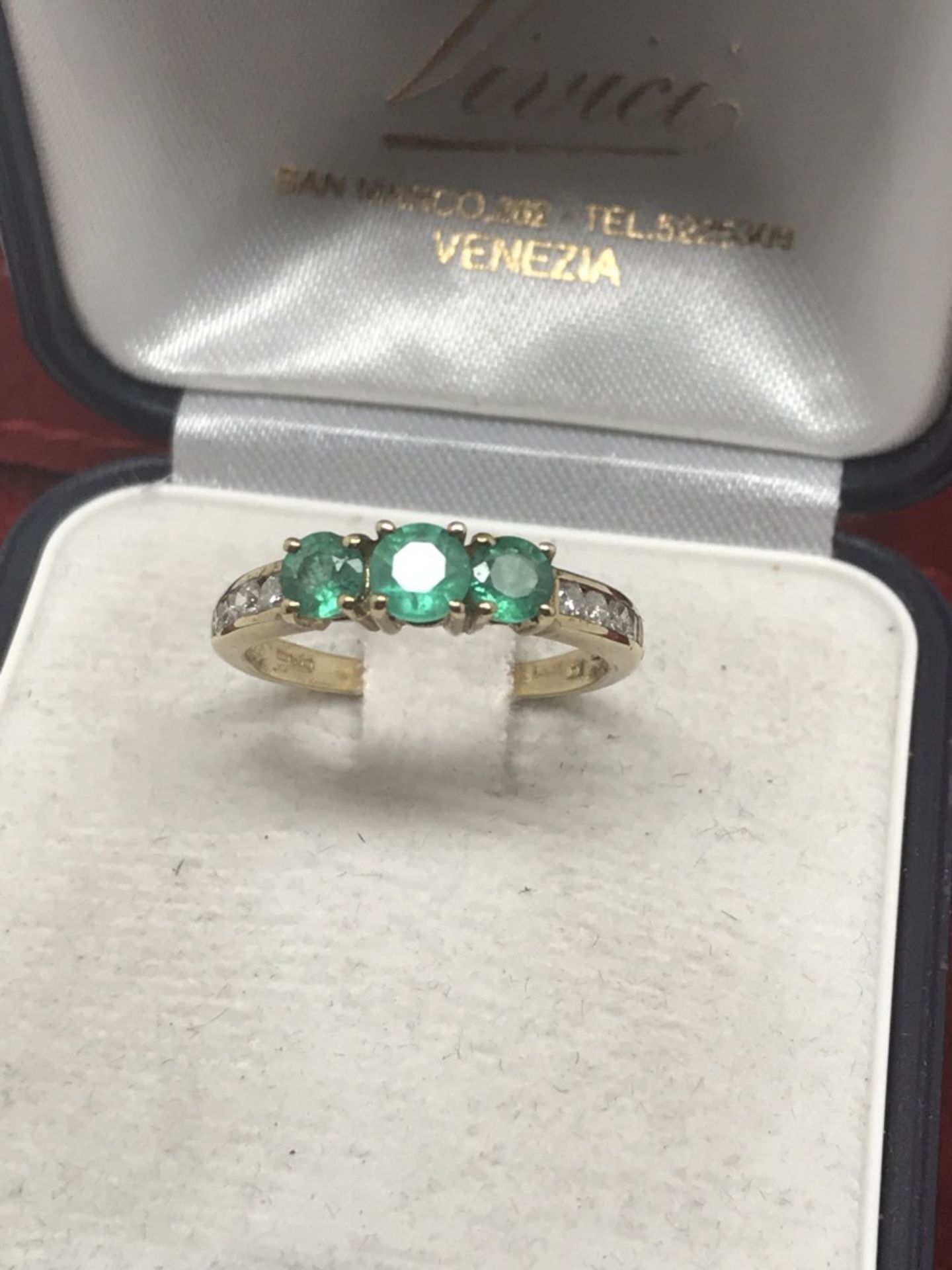 9ct GOLD 3 HIGH QUALITY EMERALDS WITH DIAMOND SHOULDERS - SIZE O