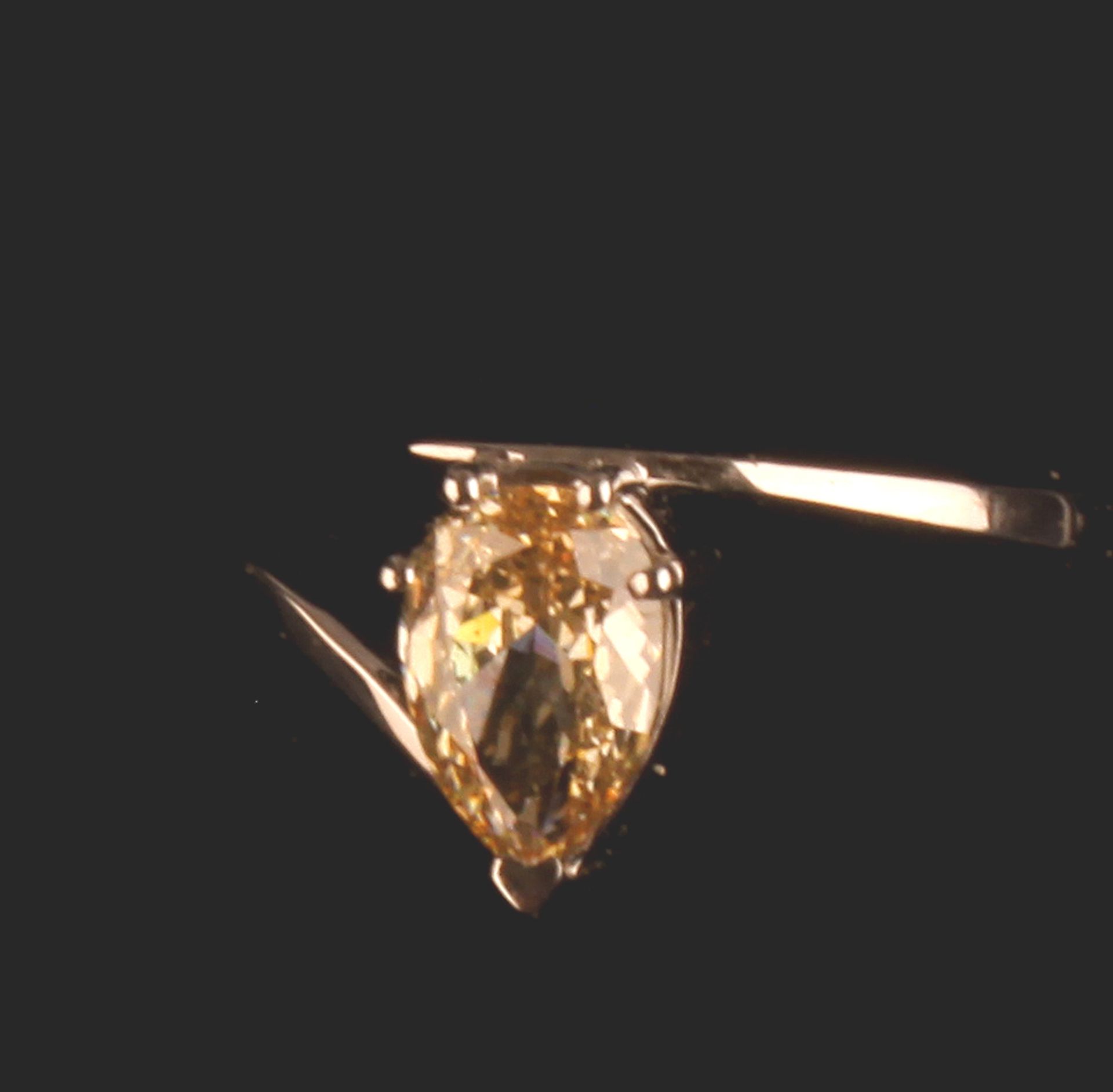 18ct WHITE GOLD 1.18ct FANCY YELLOW DIAMOND RING PEAR SHAPED - Image 3 of 6