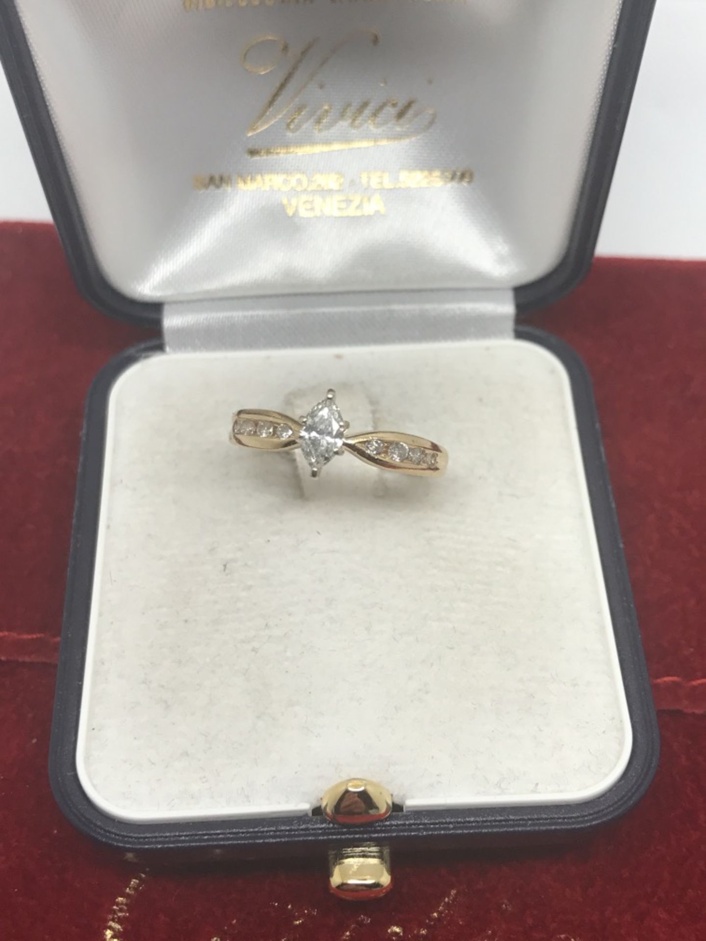 14ct GOLD MARQUISE CUT DIAMOND RING 0.48cts PLUS 4 SMALL ROUND CUT DIAMONDS ON SHOULDERS