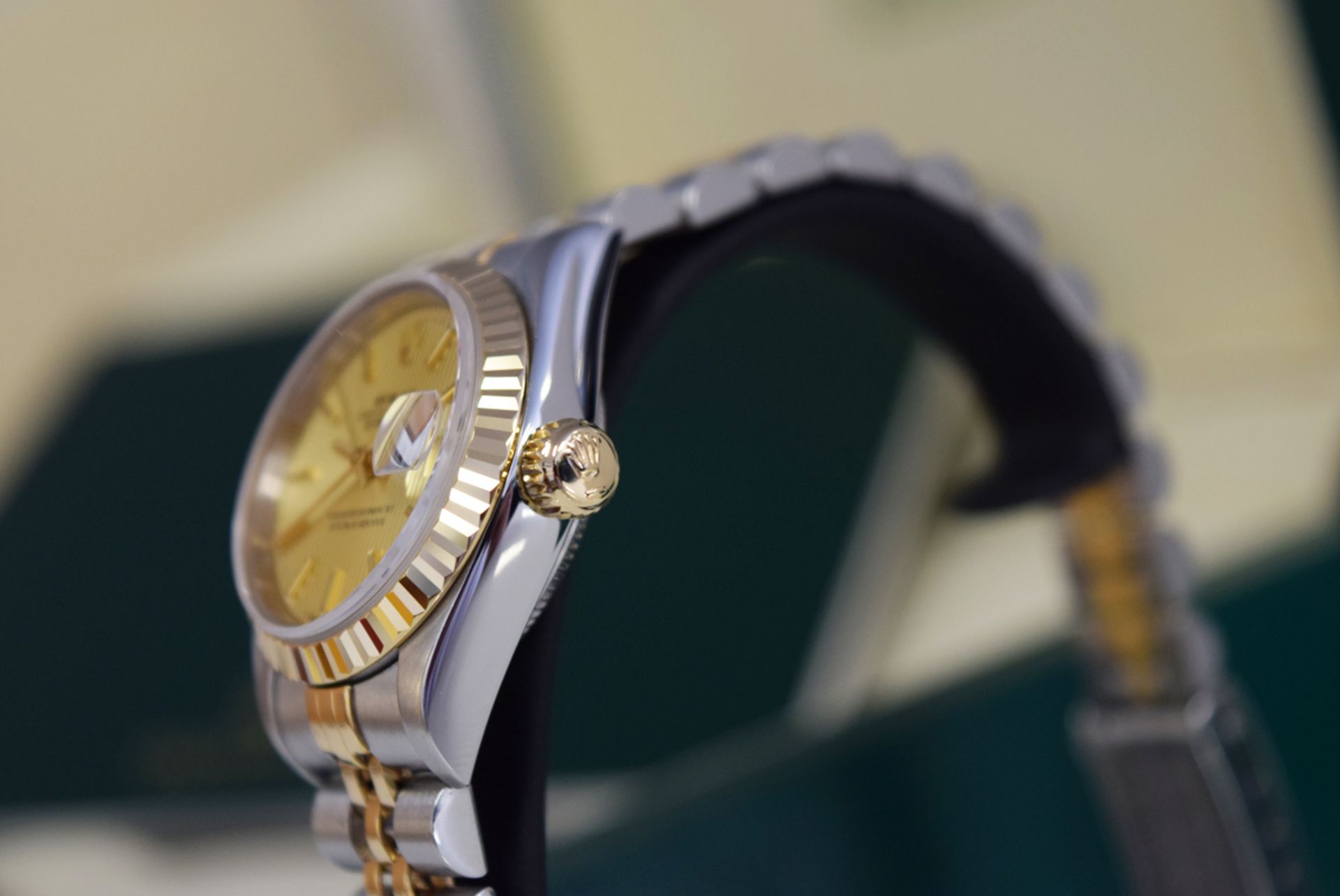 ROLEX DATEJUST - Ladies 26mm - STEEL & 18K GOLD with TAPESTRY DIAL - Image 4 of 9