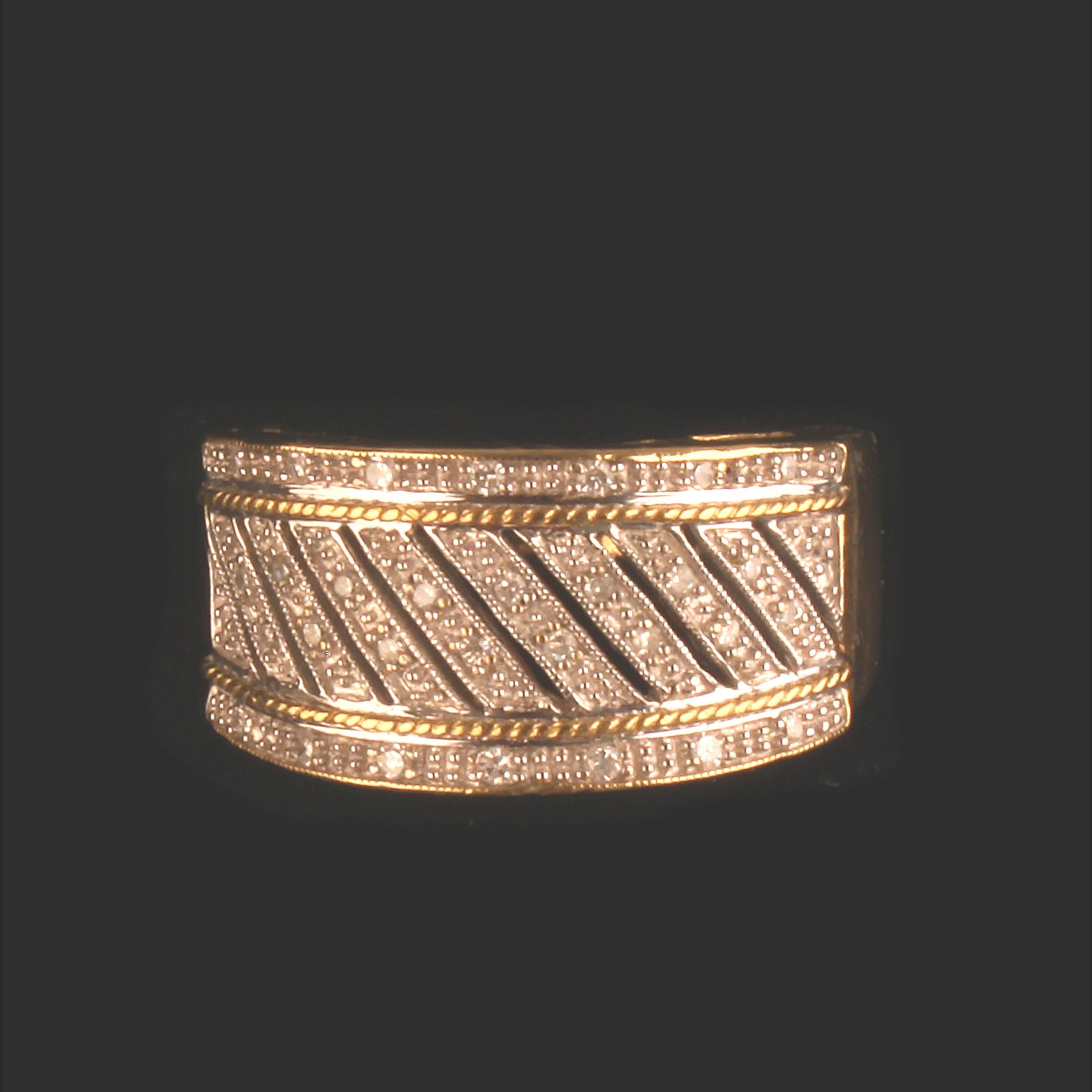 9ct GOLD DIAMOND RING - Image 4 of 4