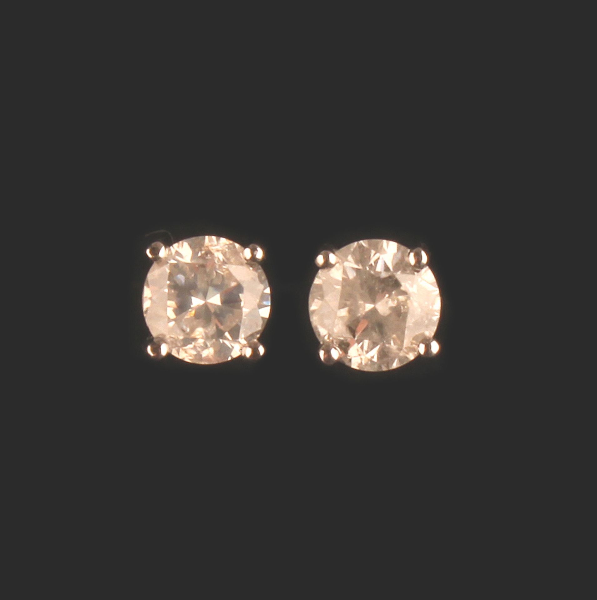 2.10cts DIAMOND EARRINGS SET IN 18ct WHITE GOLD - Image 5 of 7