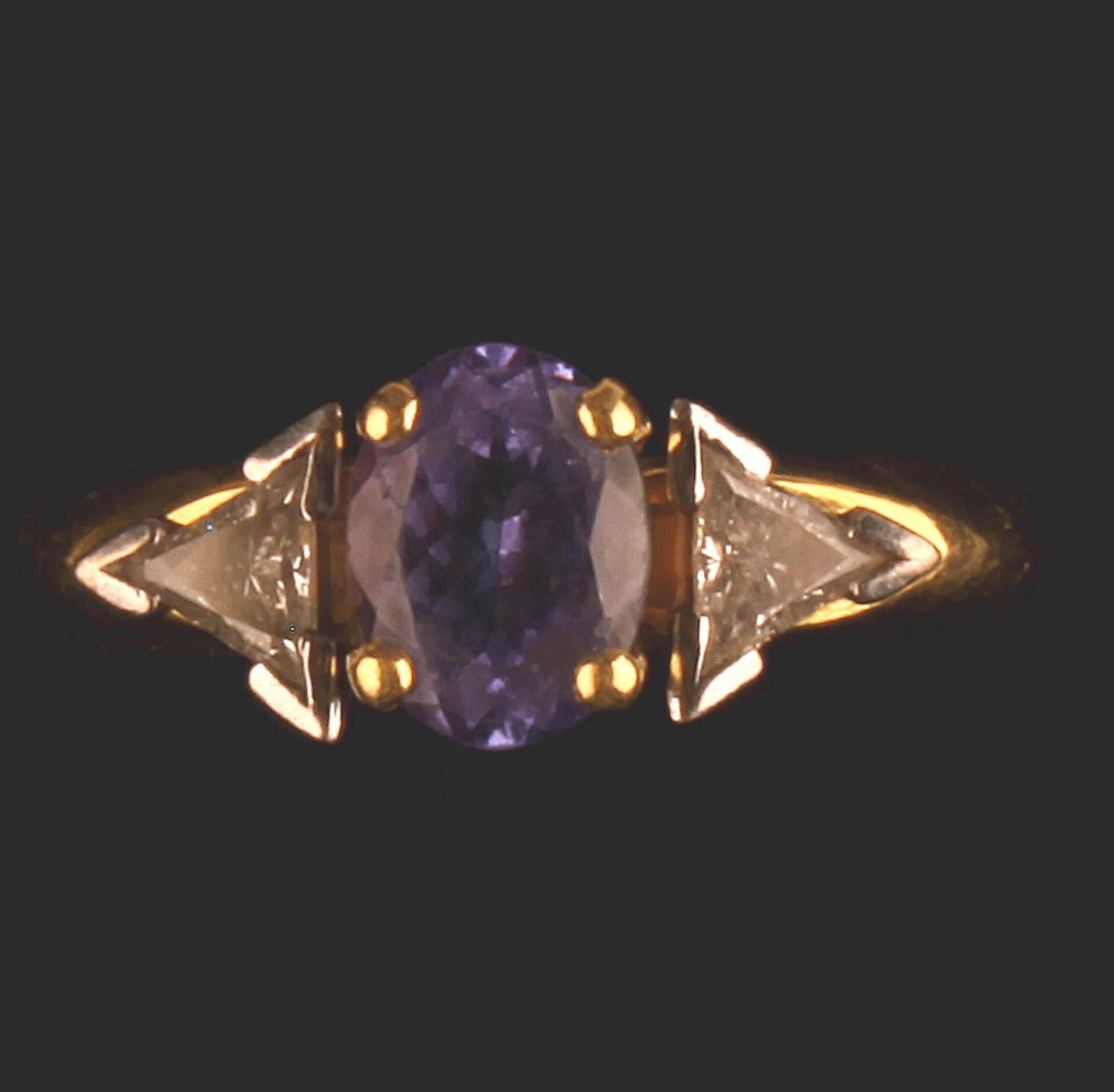 HIGH QUALITY 18ct GOLD TANZANITE FLANKED BY TWO TRILLION CUT DIAMONDS - Image 2 of 5