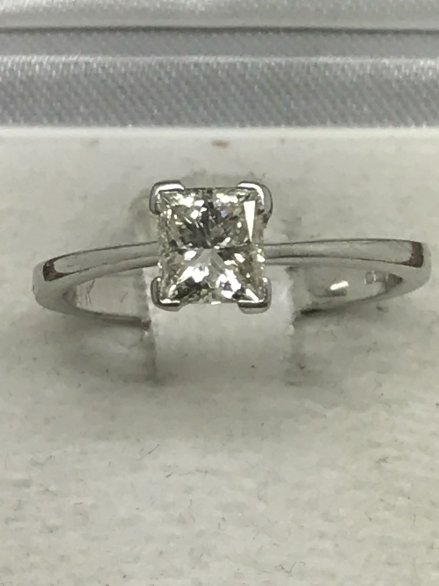 18ct GOLD PRINCESS CUT RING 0.60ct SI CLARITY - H COLOUR