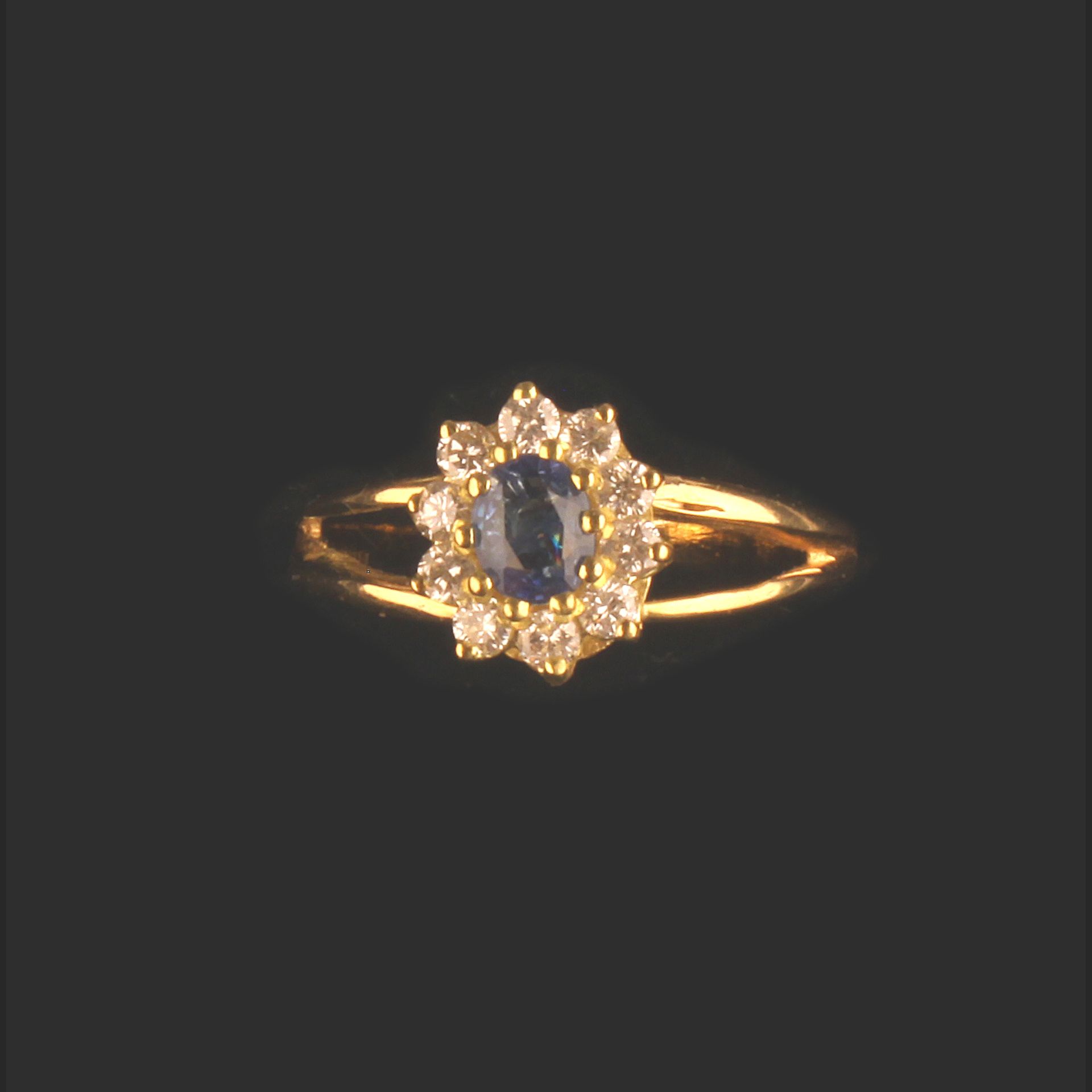 14ct GOLD RING SET WITH HIGH QUALITY SAPPHIRE SURROUNDED BY DIAMONDS - COLOUR F - VS CLARITY - Image 5 of 5