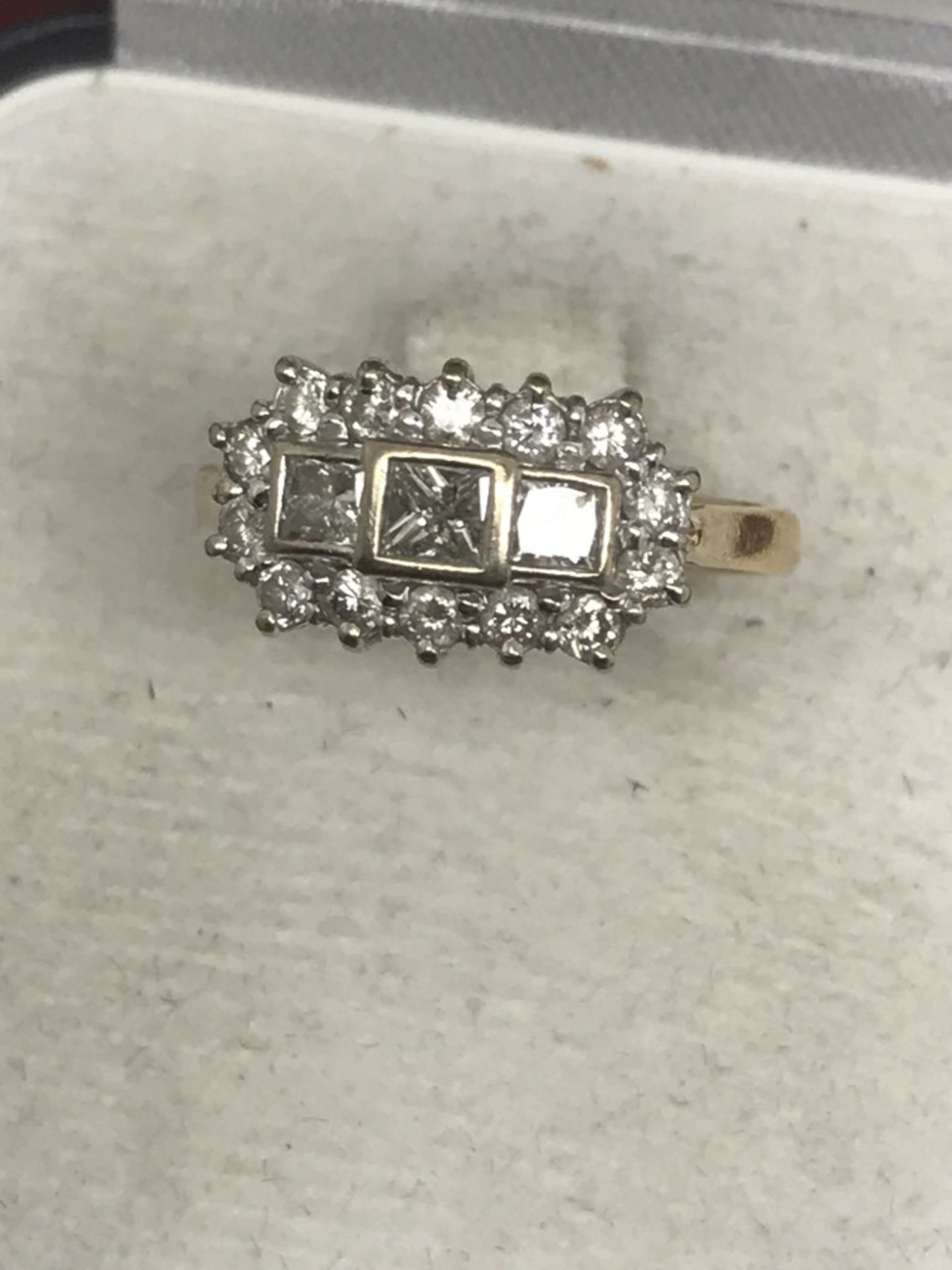 18ct GOLD RADIANT CUT DIAMONDS SURROUNDED BY 14 ROUND CUT DIAMONDS 1.00ct